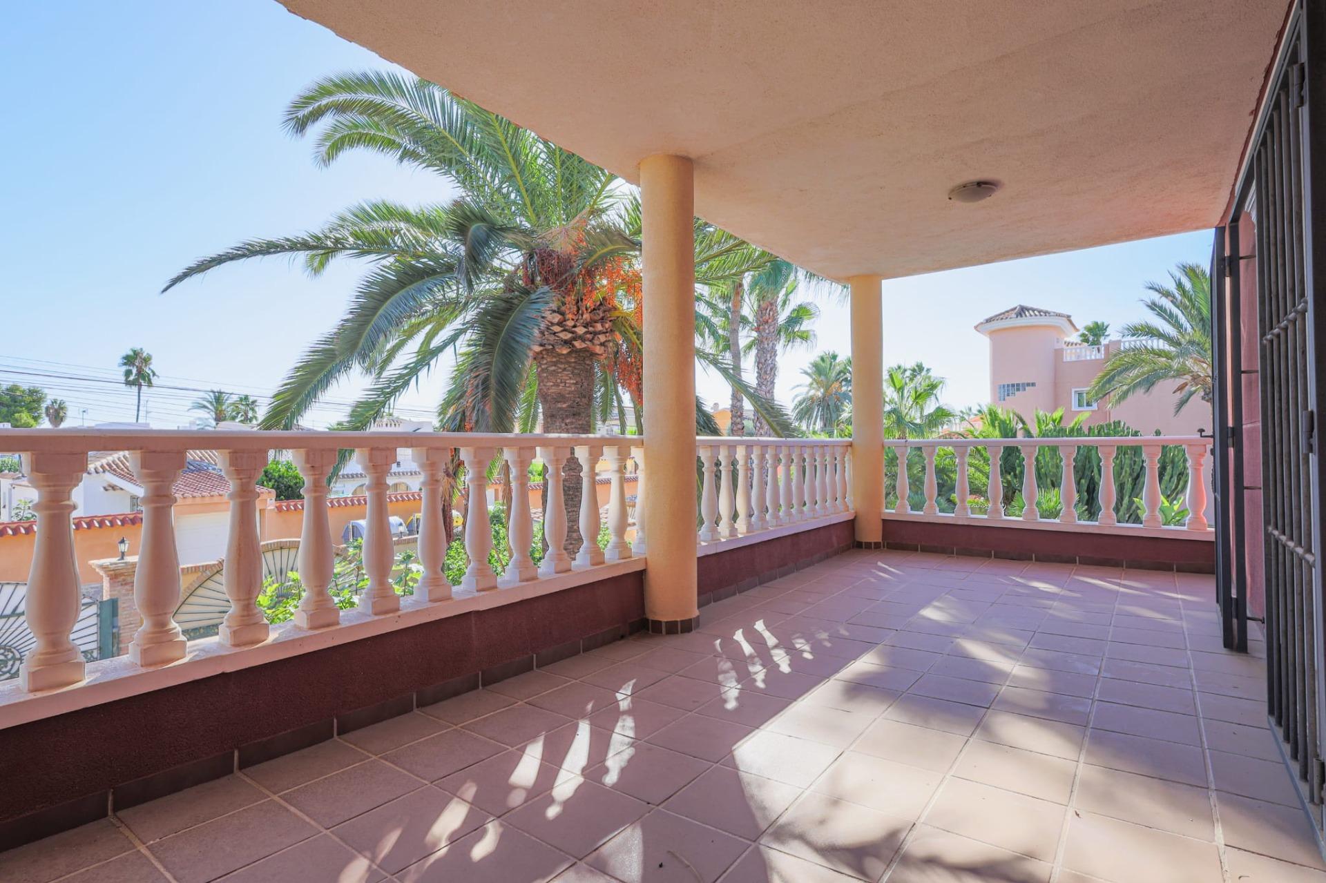 6-Bedroom Luxury Villa in Torreta Florida, Torrevieja - Image 35
