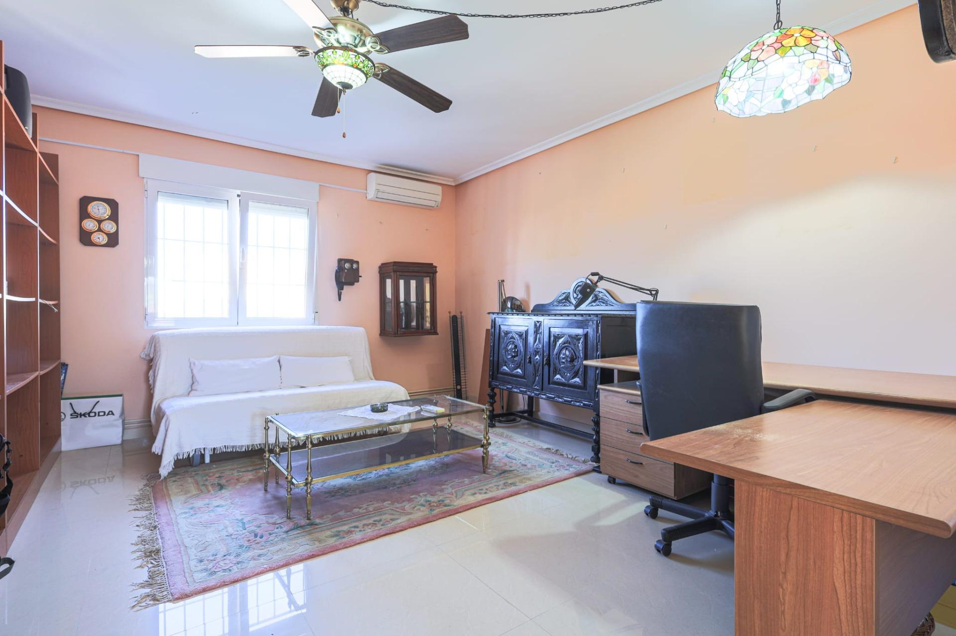 6-Bedroom Luxury Villa in Torreta Florida, Torrevieja - Image 37