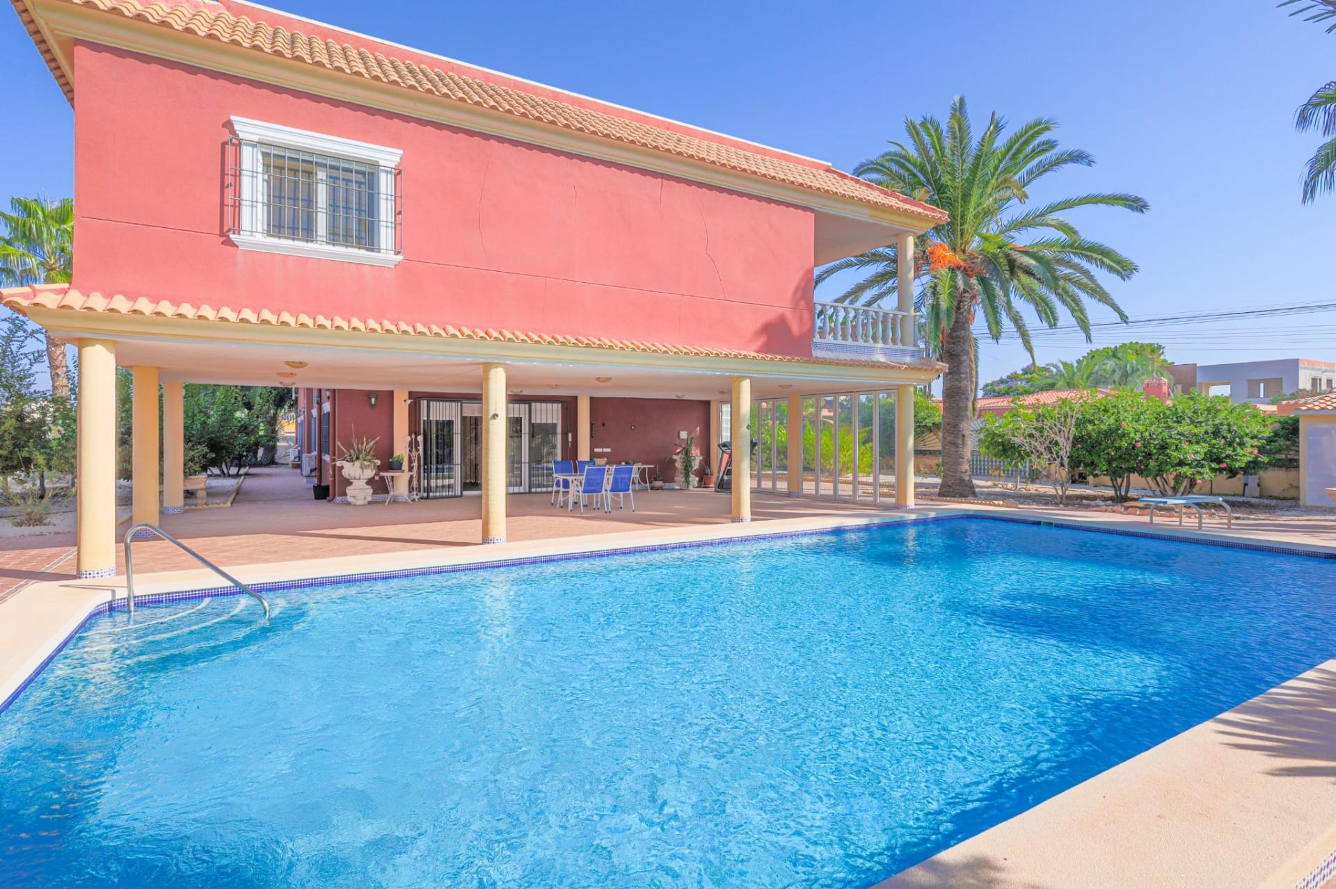6-Bedroom Luxury Villa in Torreta Florida, Torrevieja - Image 4
