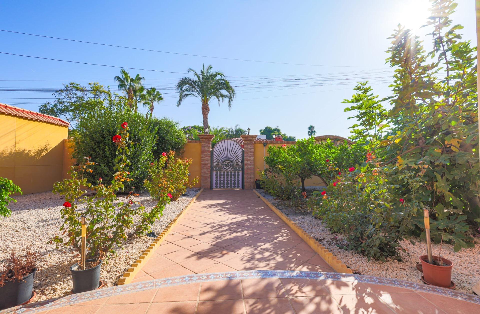 6-Bedroom Luxury Villa in Torreta Florida, Torrevieja - Image 6