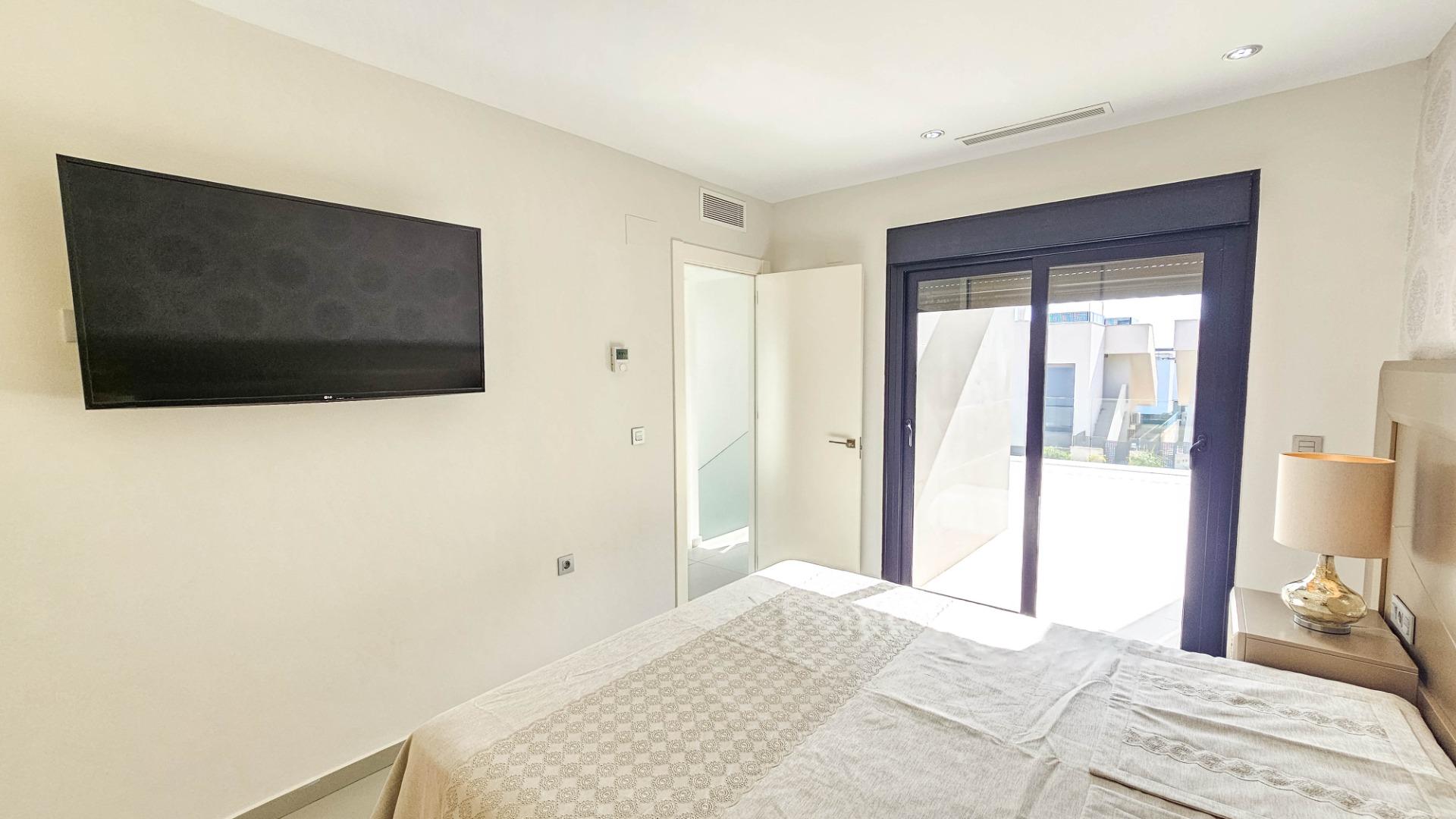 3-Bedroom Villa in Rojales - Image 24