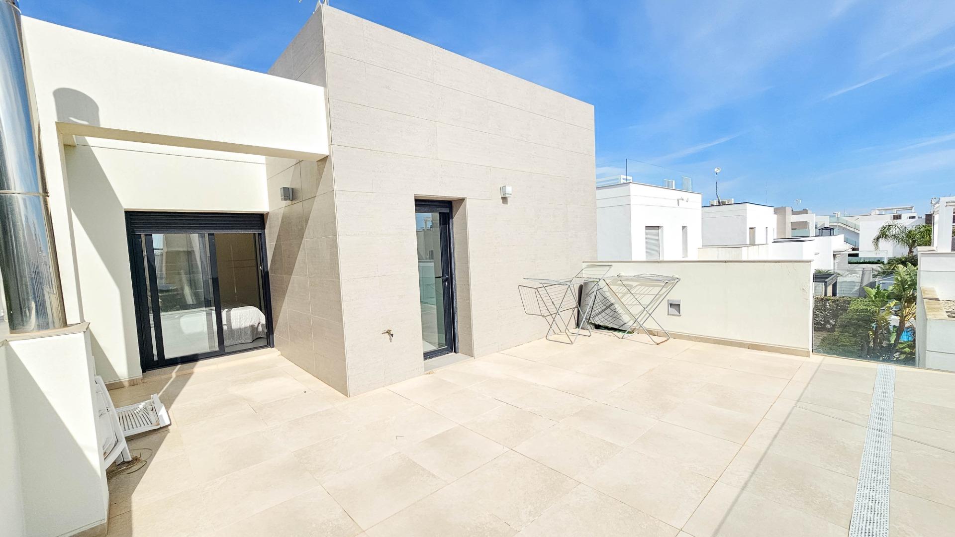 3-Bedroom Villa in Rojales - Image 25