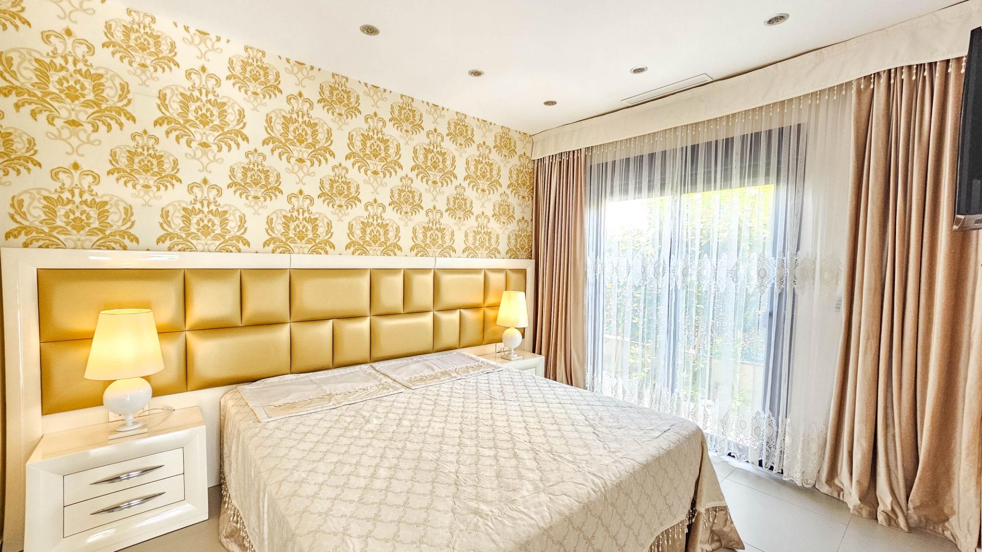 3-Bedroom Villa in Rojales - Image 3