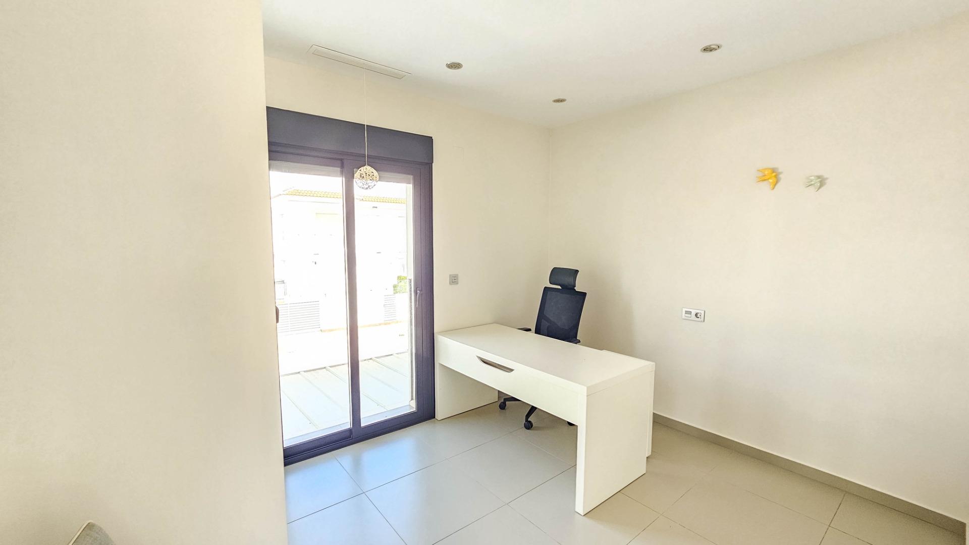 3-Bedroom Villa in Rojales - Image 36