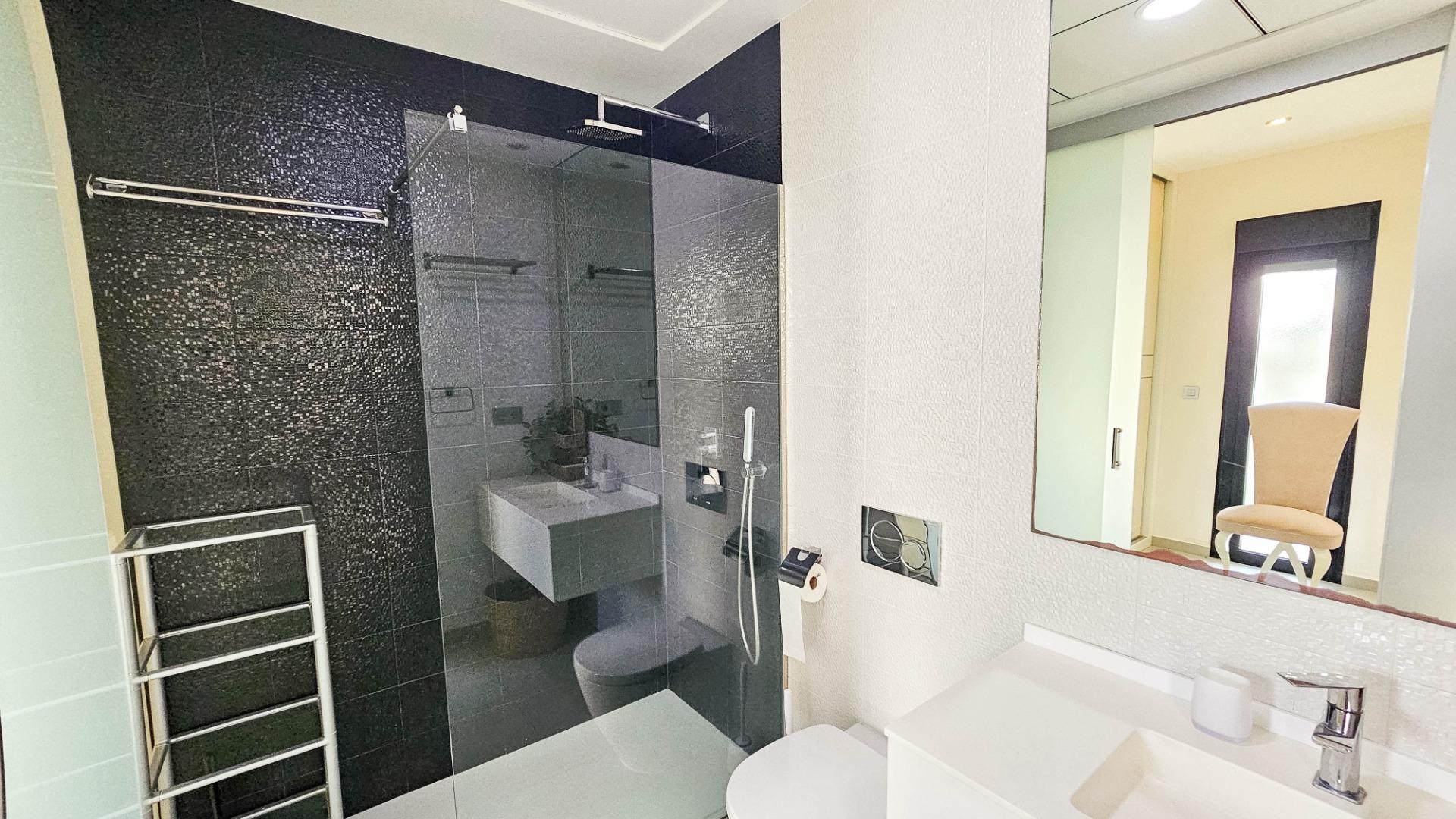 3-Bedroom Villa in Rojales - Image 7