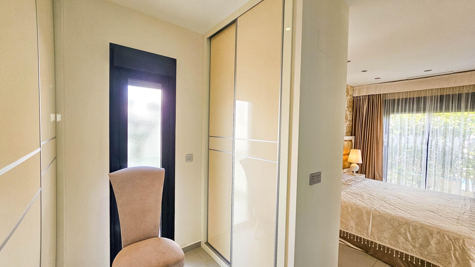 3-Bedroom Villa in Rojales - Image 8