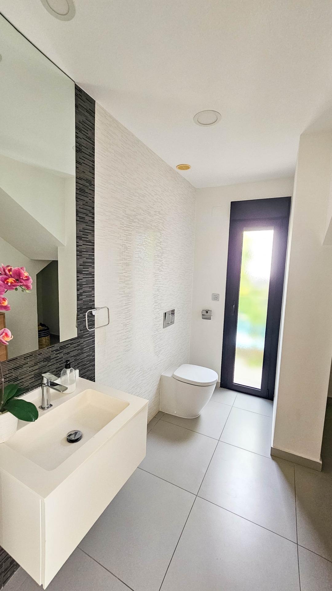 3-Bedroom Villa in Rojales - Image 9