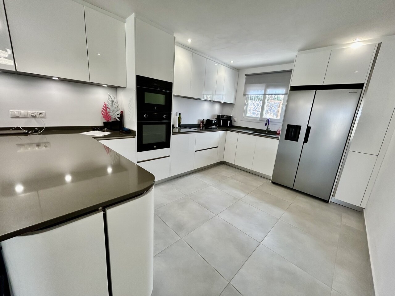 6-Bedroom Villa in Cabo Roig - Image 11