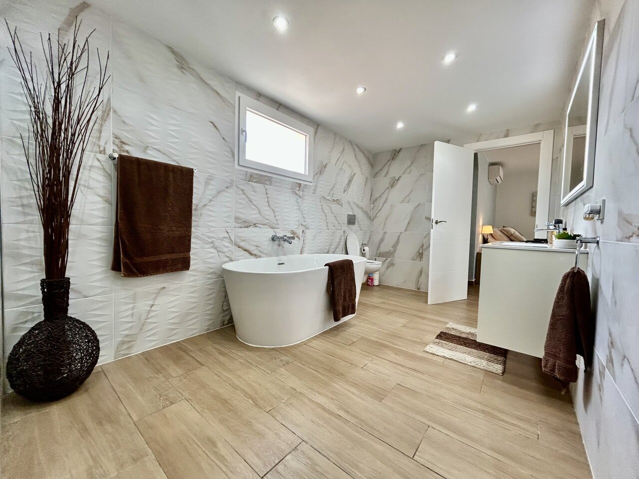 6-Bedroom Villa in Cabo Roig - Image 13