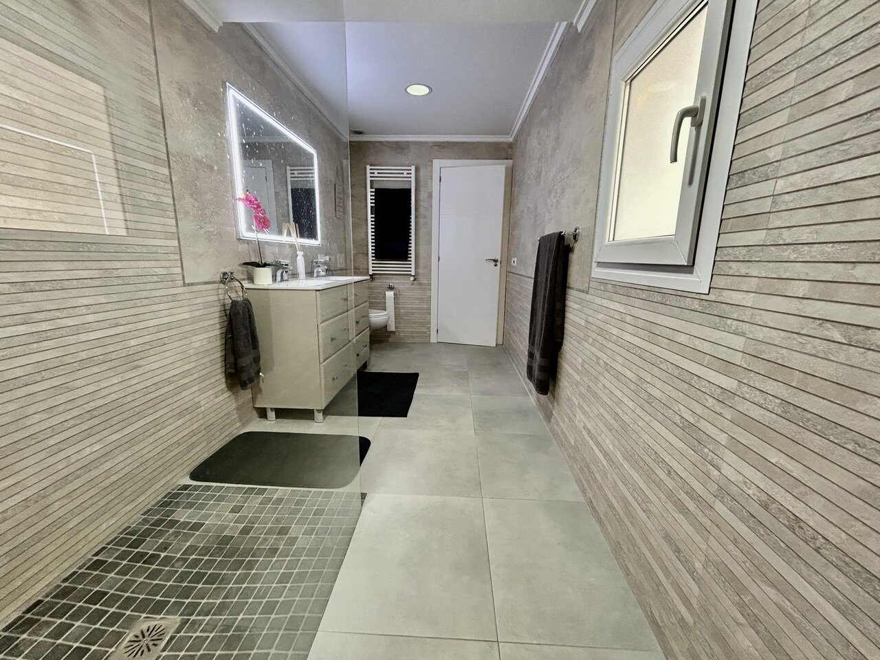 6-Bedroom Villa in Cabo Roig - Image 31