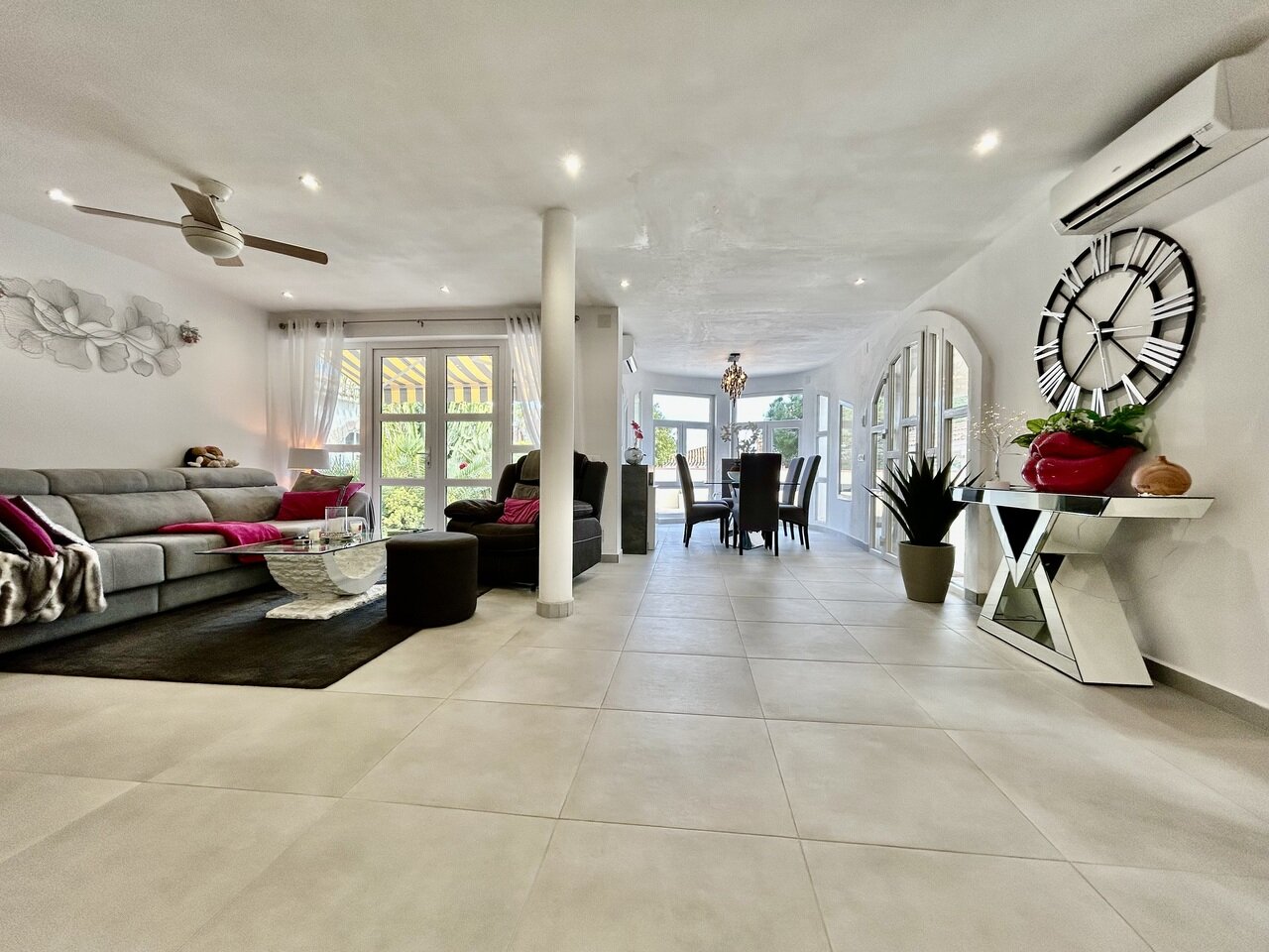 6-Bedroom Villa in Cabo Roig - Image 4