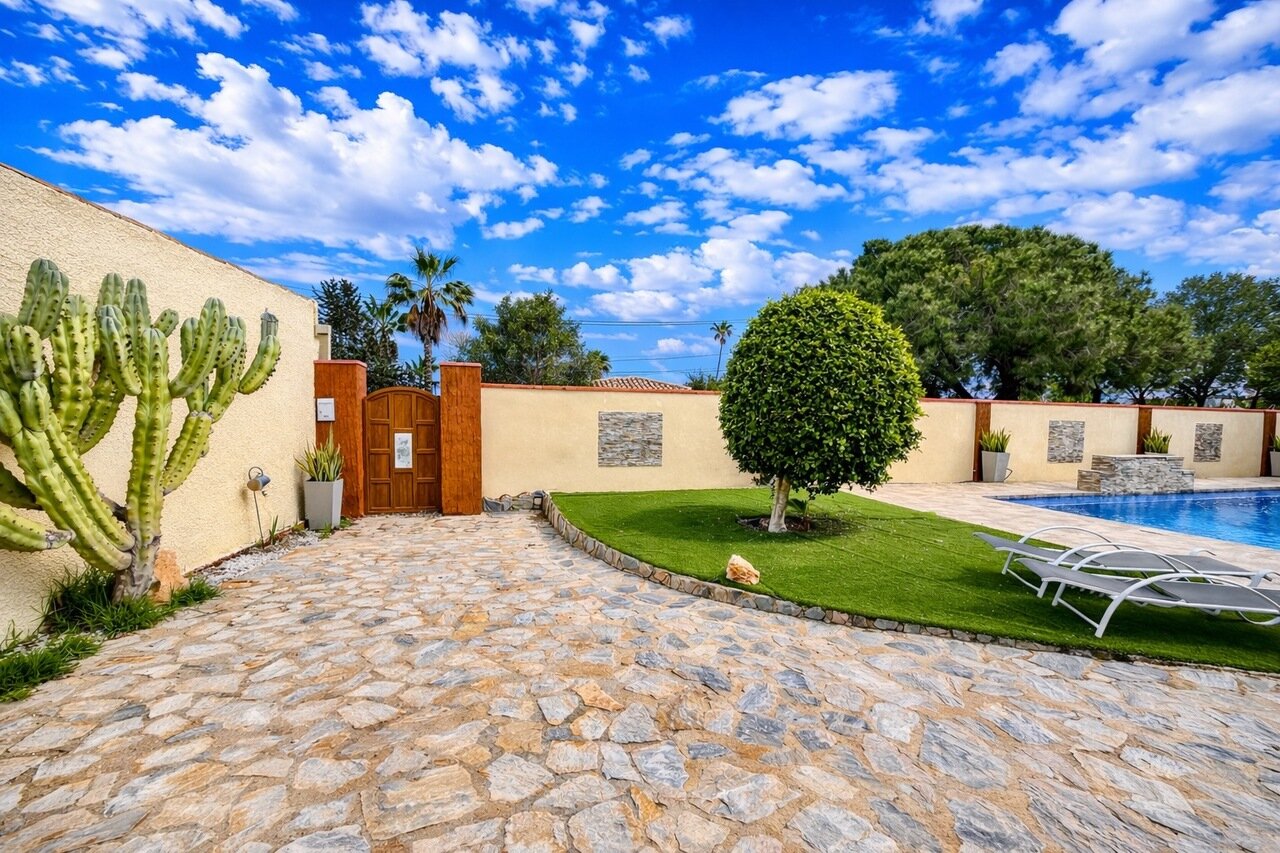 6-Bedroom Villa in Cabo Roig - Image 42