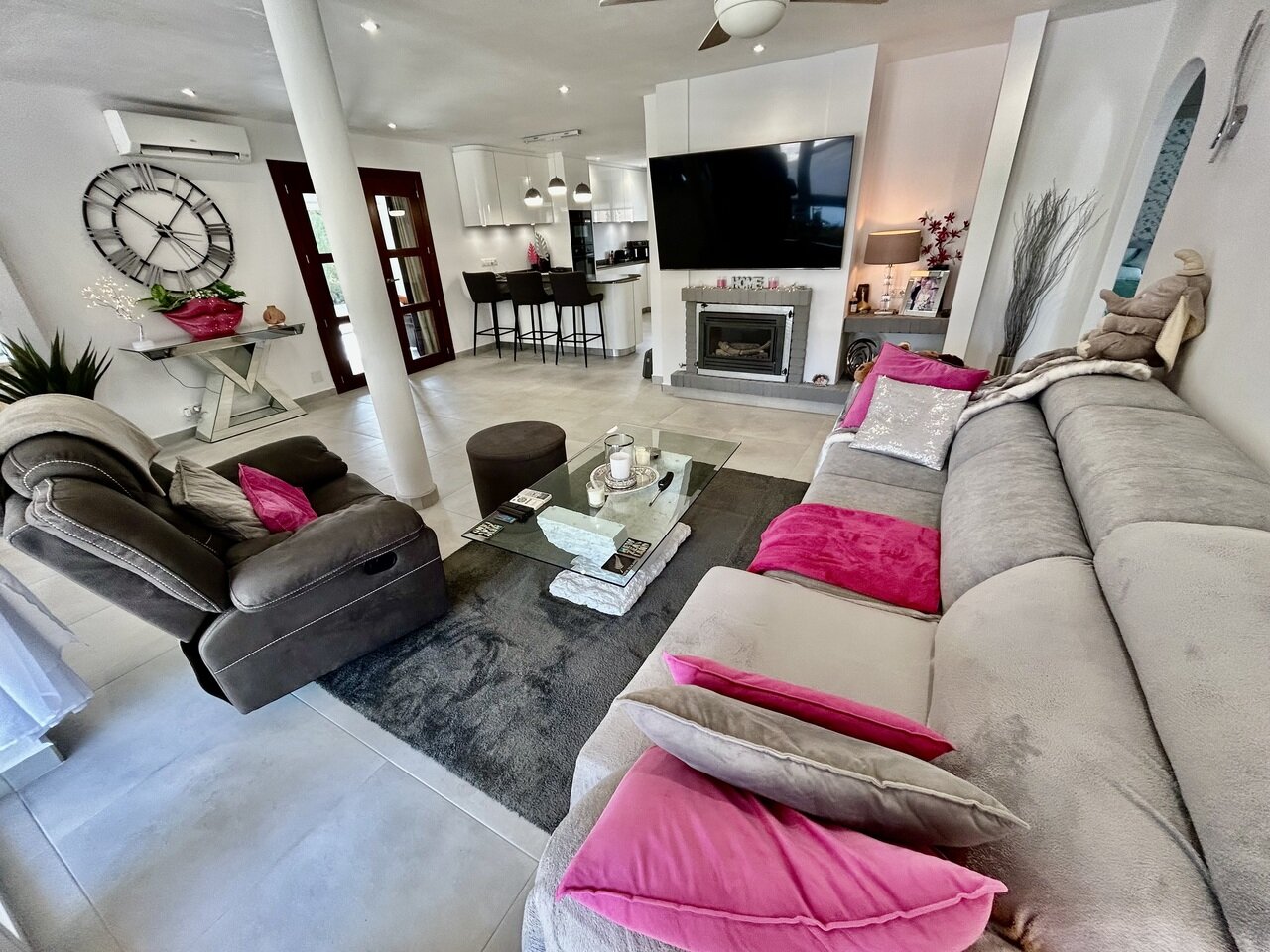 6-Bedroom Villa in Cabo Roig - Image 7