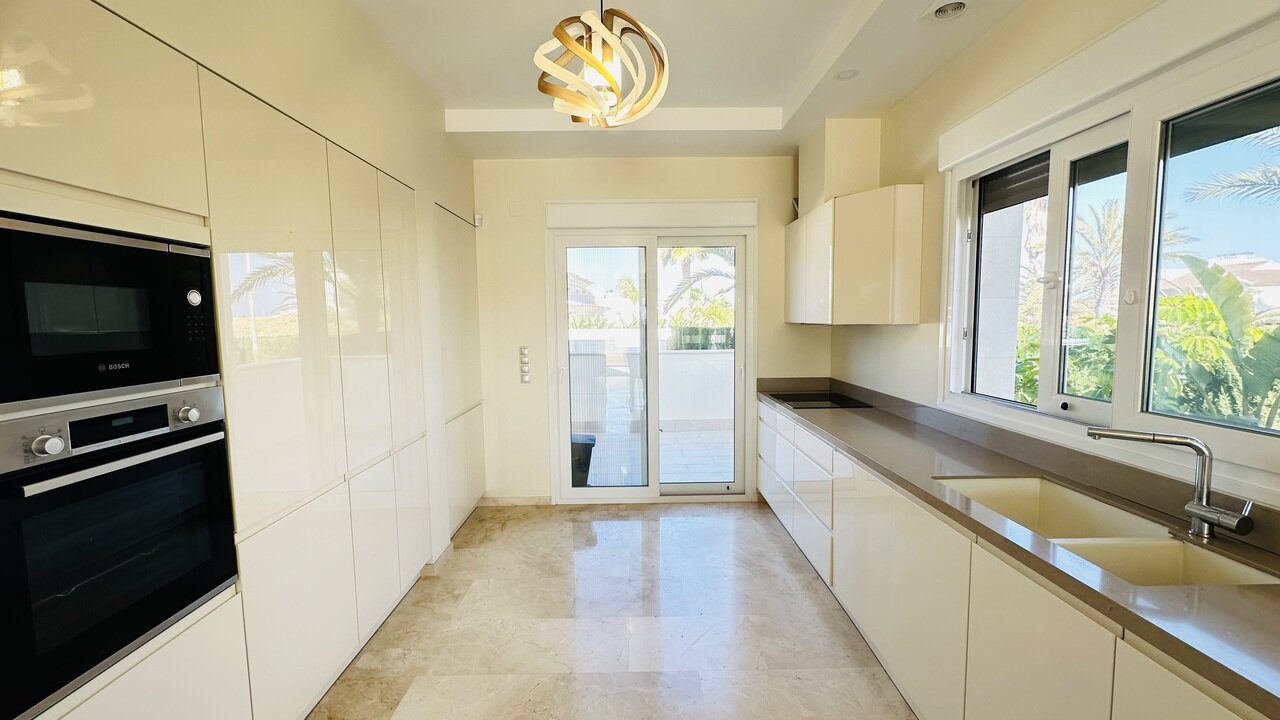 5-Bedroom Villa in La Zenia, Orihuela Costa - Image 15