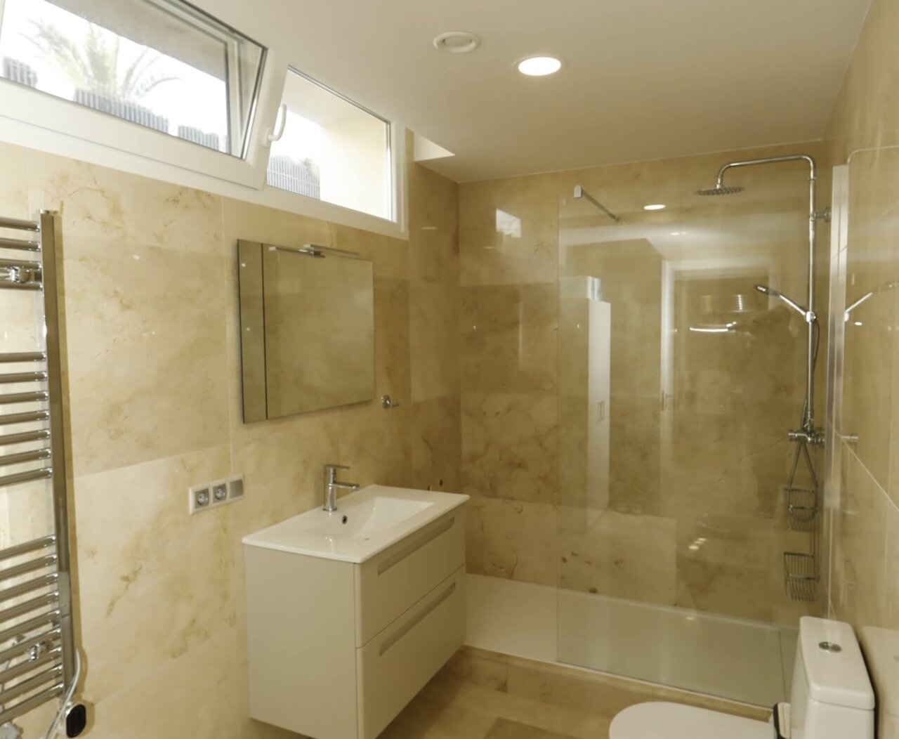 5-Bedroom Villa in La Zenia, Orihuela Costa - Image 25