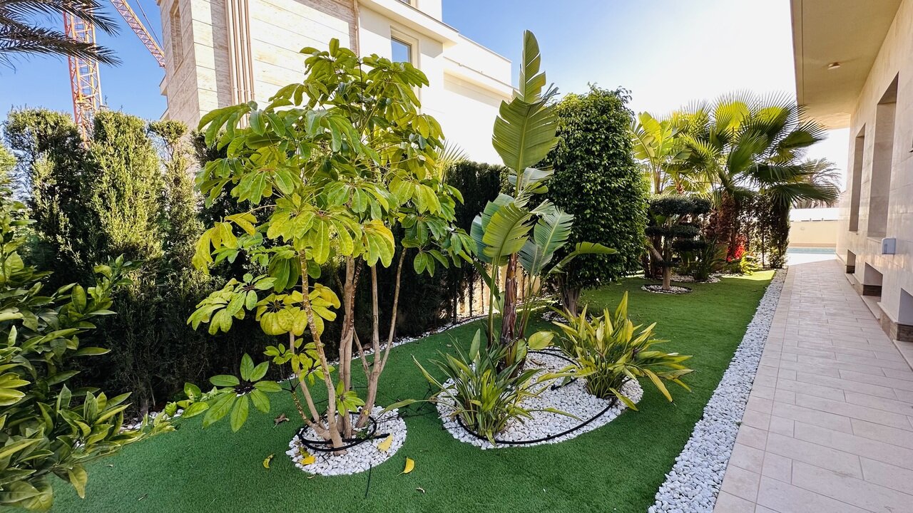 5-Bedroom Villa in La Zenia, Orihuela Costa - Image 32