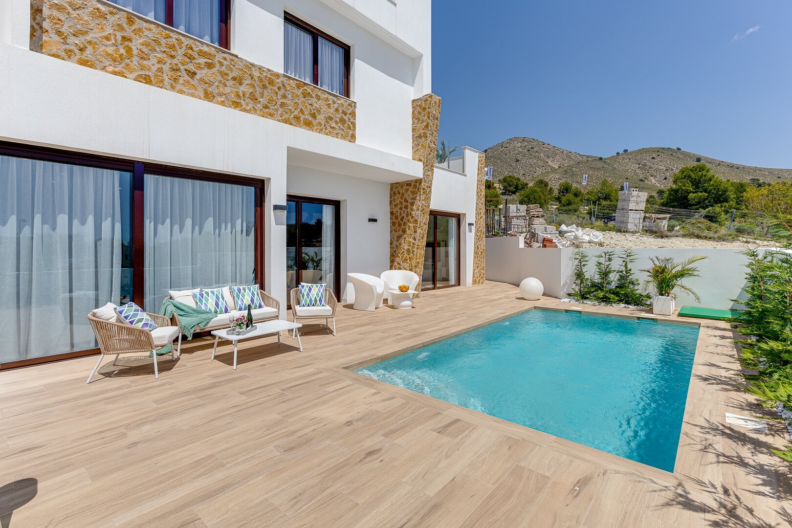4-Bedroom Detached House in Finestrat - Image 3
