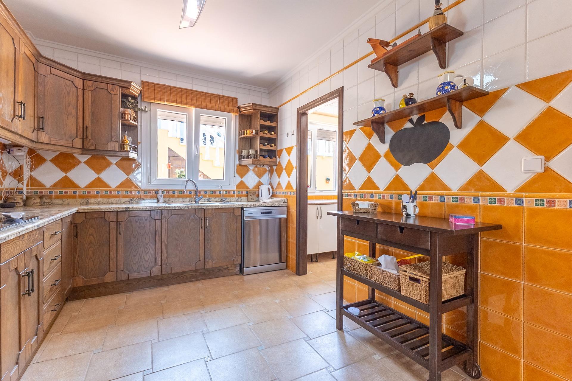 5-Bedroom House in Algorfa - Image 14