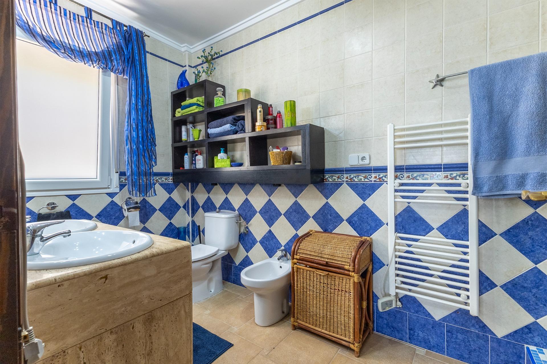 5-Bedroom House in Algorfa - Image 22