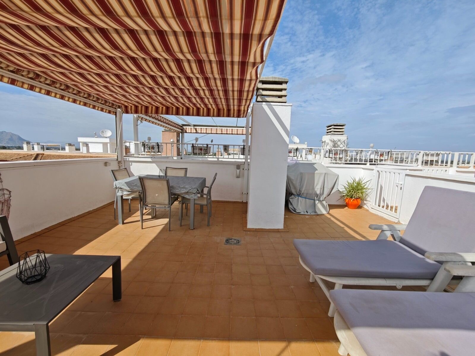 2-Bedroom Apartment in Comunidad Valenciana, Algorfa - Image 15