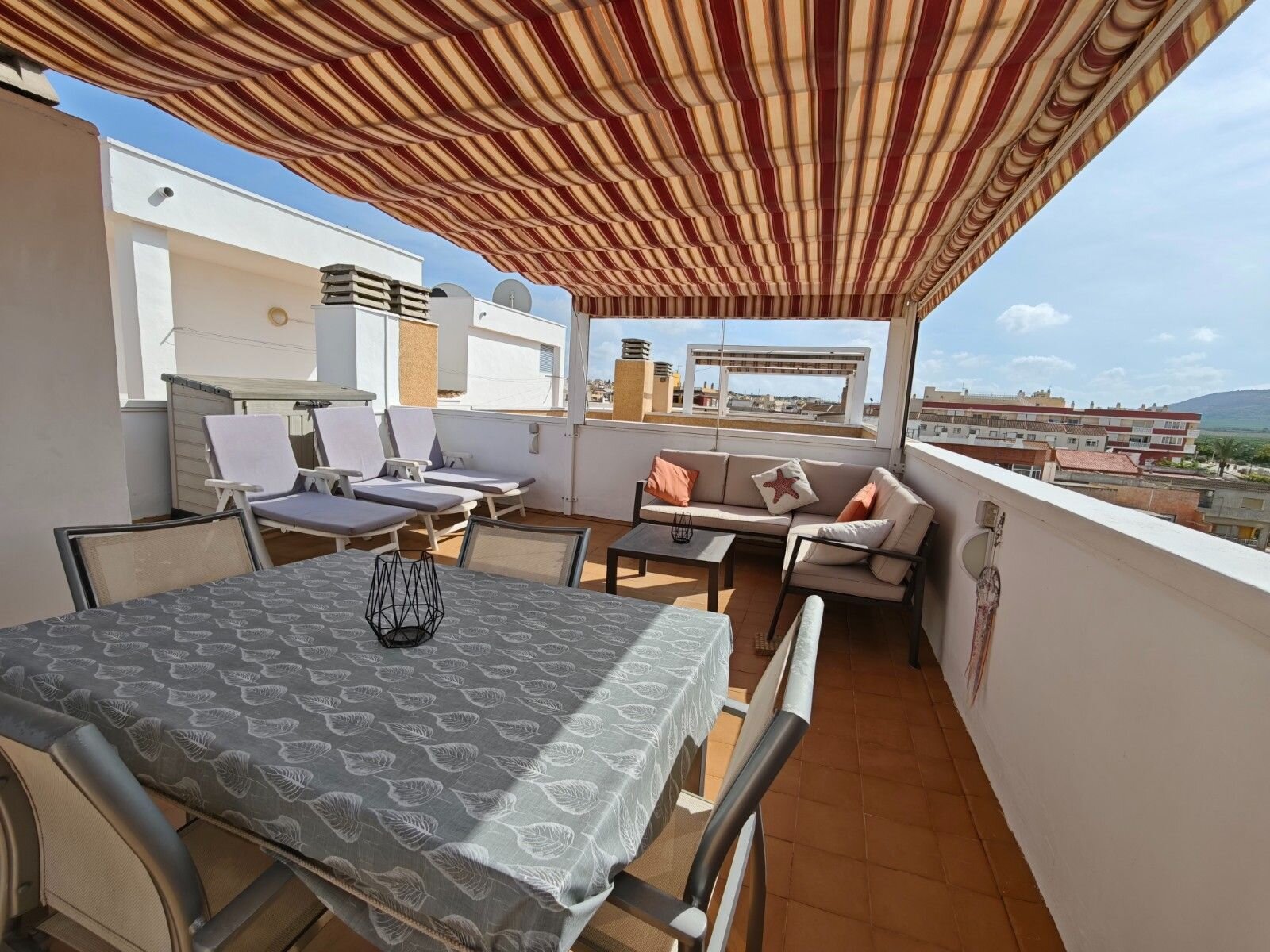 2-Bedroom Apartment in Comunidad Valenciana, Algorfa - Image 17