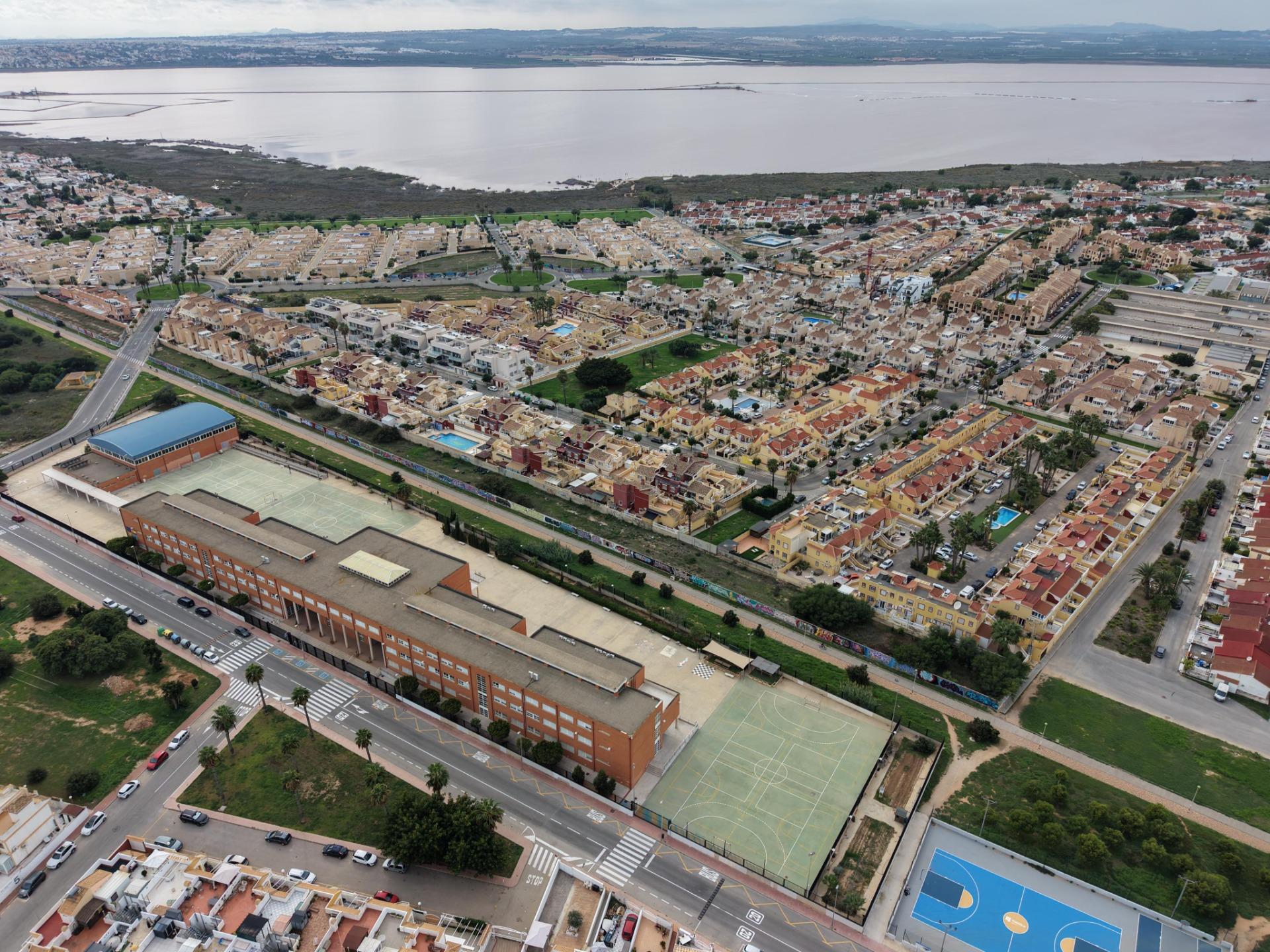 2-Bedroom Bungalow in El Limonar, Torrevieja - Image 27