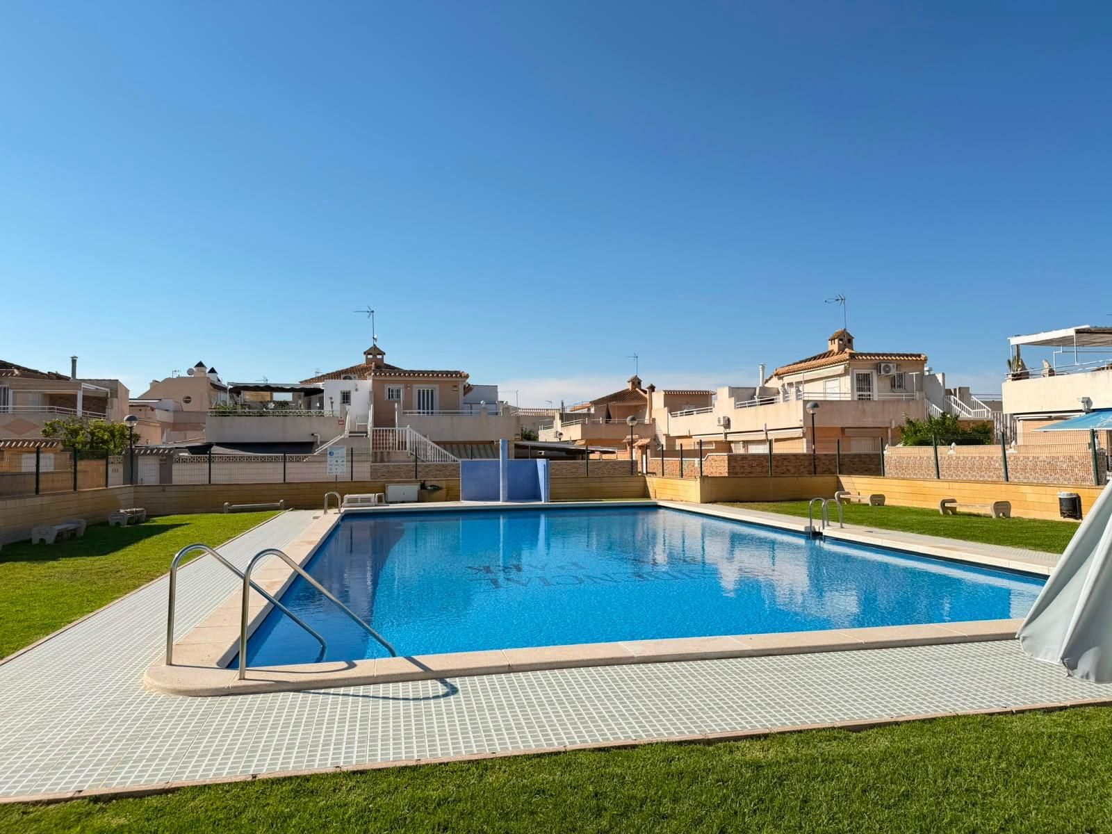 3-Bedroom Quad in Carrefour, Torrevieja - Image 1