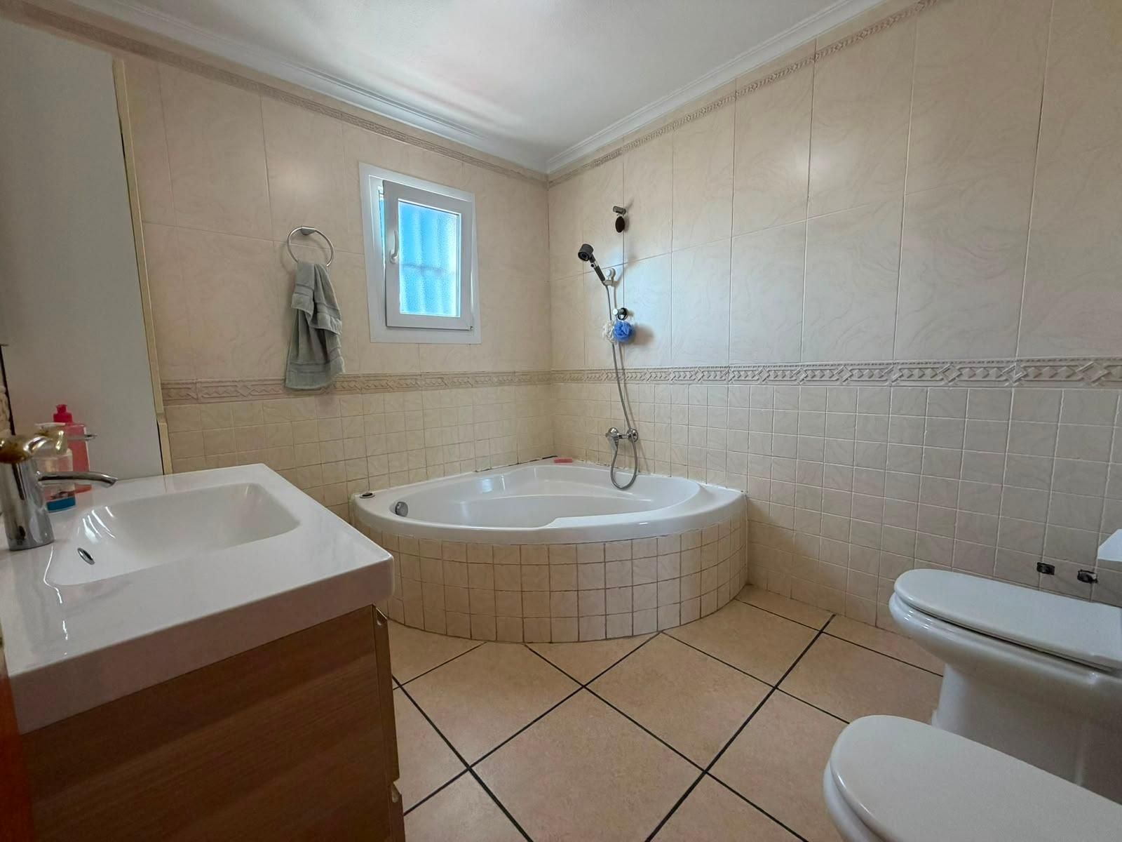 3-Bedroom Quad in Carrefour, Torrevieja - Image 36