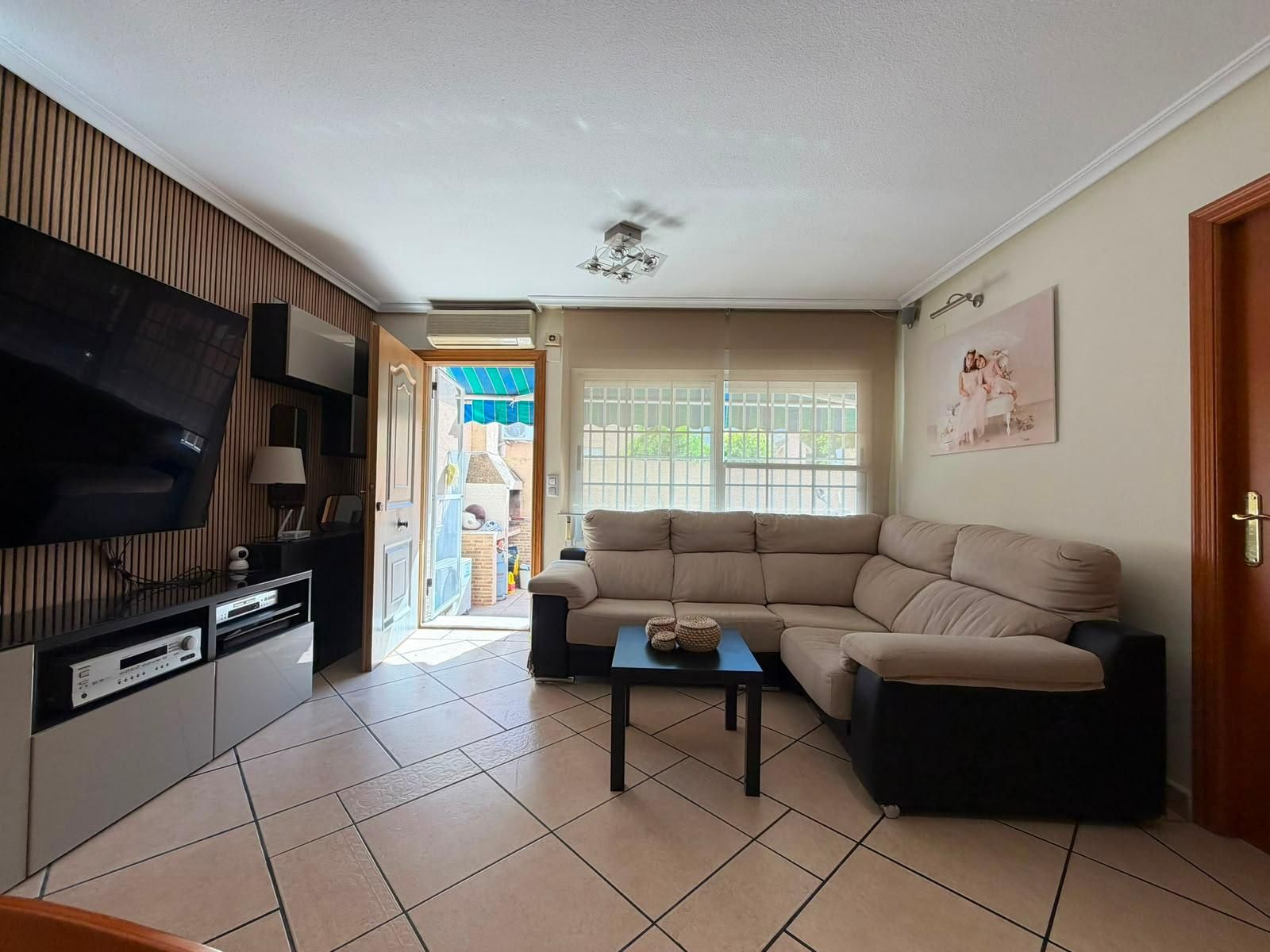 3-Bedroom Quad in Carrefour, Torrevieja - Image 8