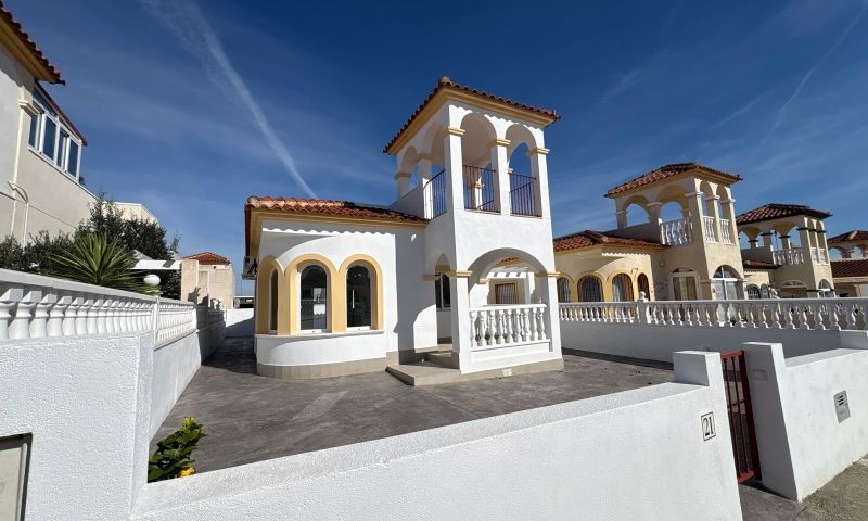2-Bedroom Villa in Algorfa - Image 9