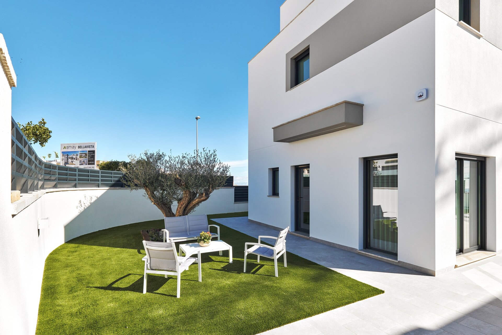 3-Bedroom Detached House in San Miguel de Salinas - Image 10