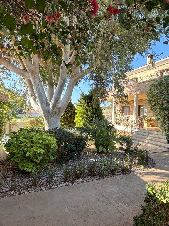 5-Bedroom Villa in Centro de la Ciudad Quesada, Rojales - Image 2