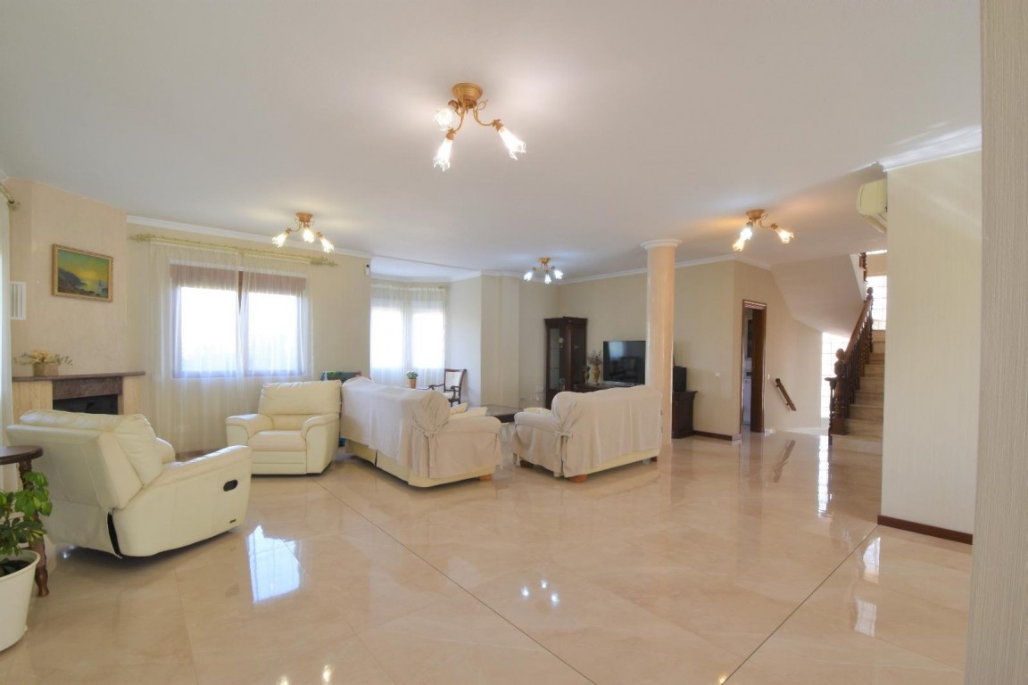 5-Bedroom Villa in Centro de la Ciudad Quesada, Rojales - Image 46
