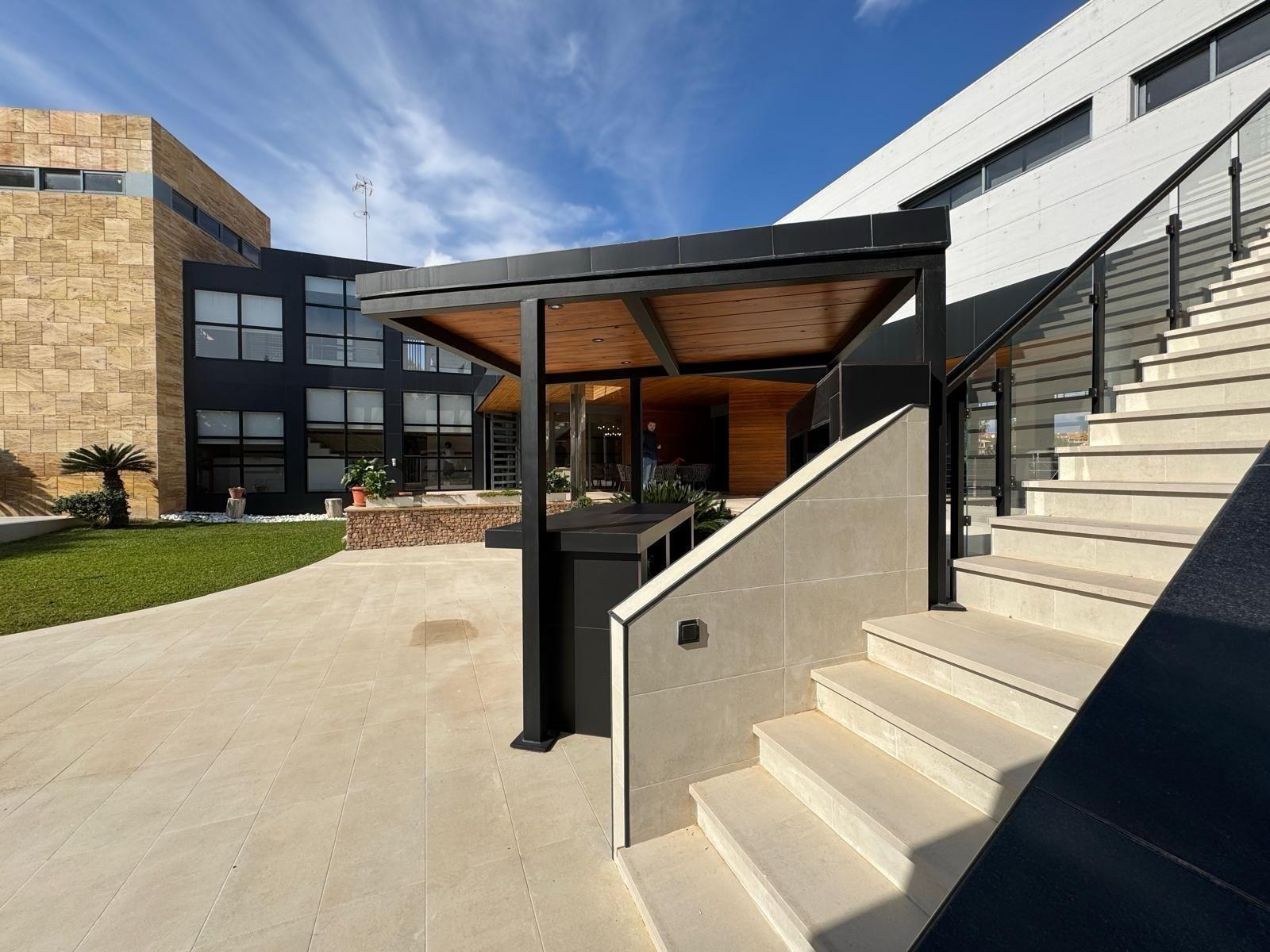 7-Bedroom Villa in Altos de Campoamor, Orihuela Costa - Image 1