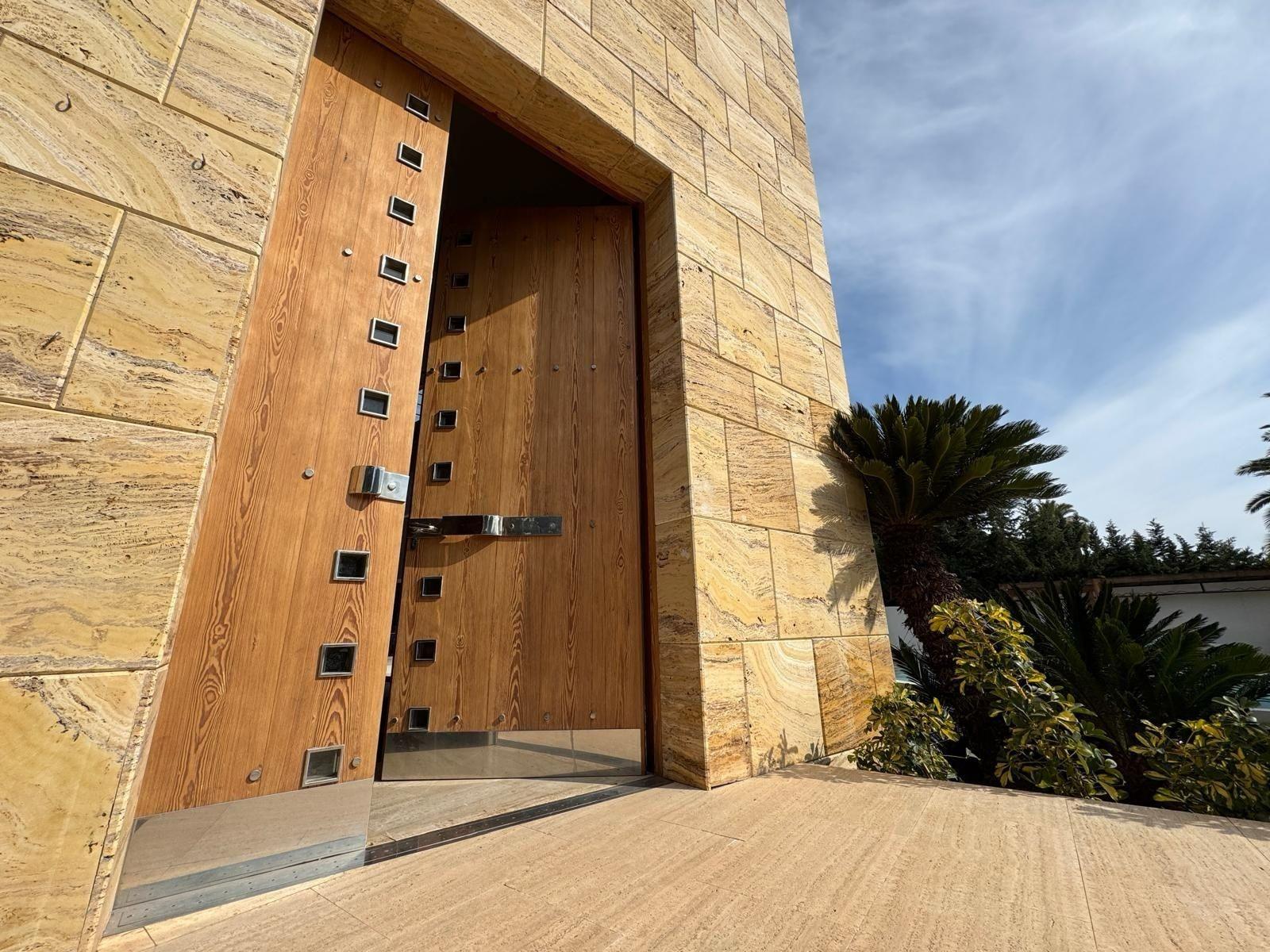 7-Bedroom Villa in Altos de Campoamor, Orihuela Costa - Image 11