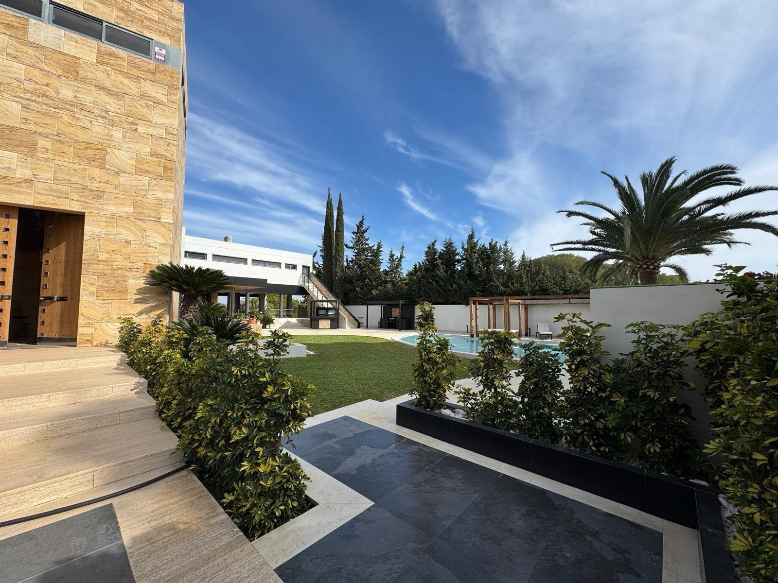 7-Bedroom Villa in Altos de Campoamor, Orihuela Costa - Image 17