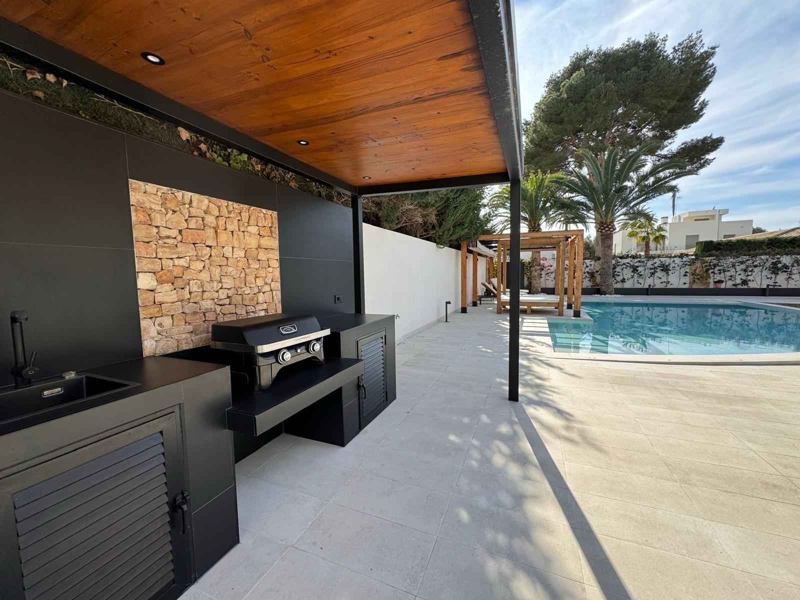 7-Bedroom Villa in Altos de Campoamor, Orihuela Costa - Image 5