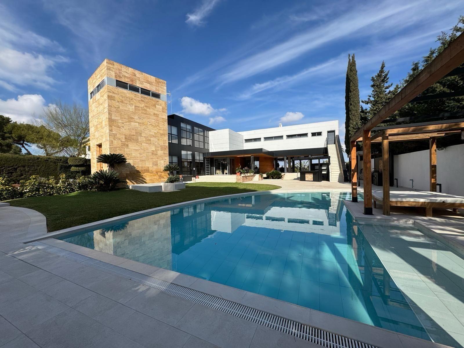 7-Bedroom Villa in Altos de Campoamor, Orihuela Costa - Image 7