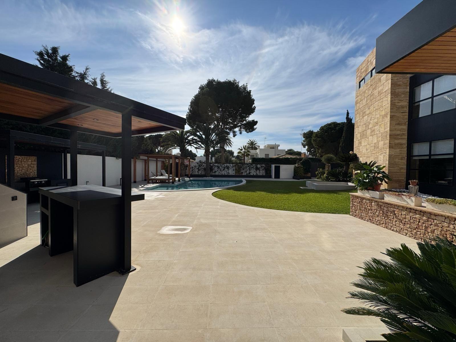 7-Bedroom Villa in Altos de Campoamor, Orihuela Costa - Image 8