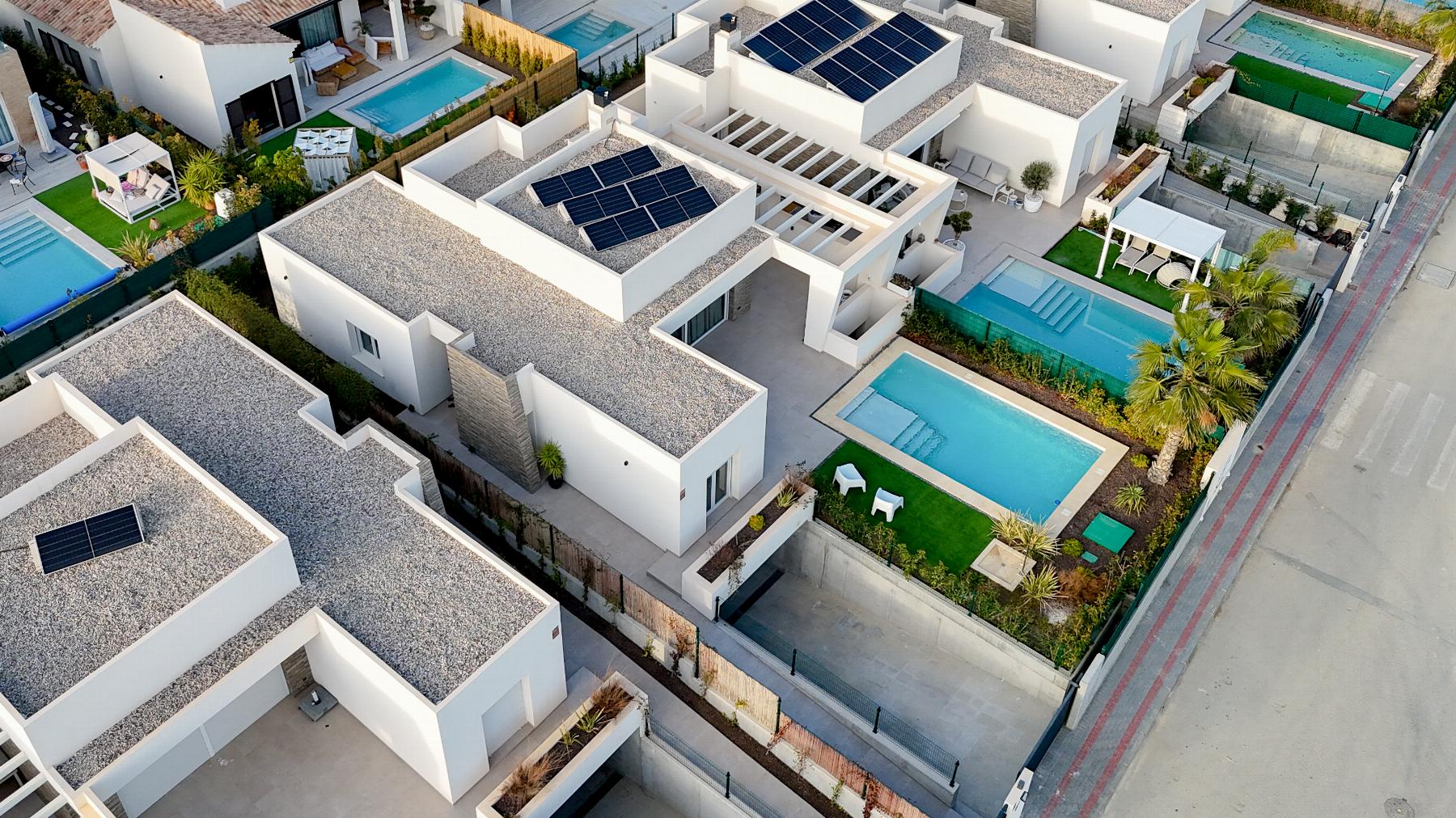 4-Bedroom Villa in Comunidad Valenciana, Algorfa - Image 1