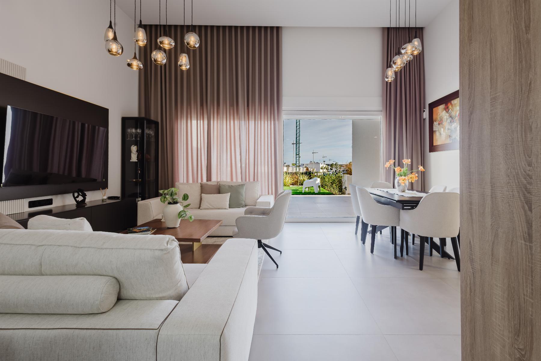 4-Bedroom Villa in Comunidad Valenciana, Algorfa - Image 10