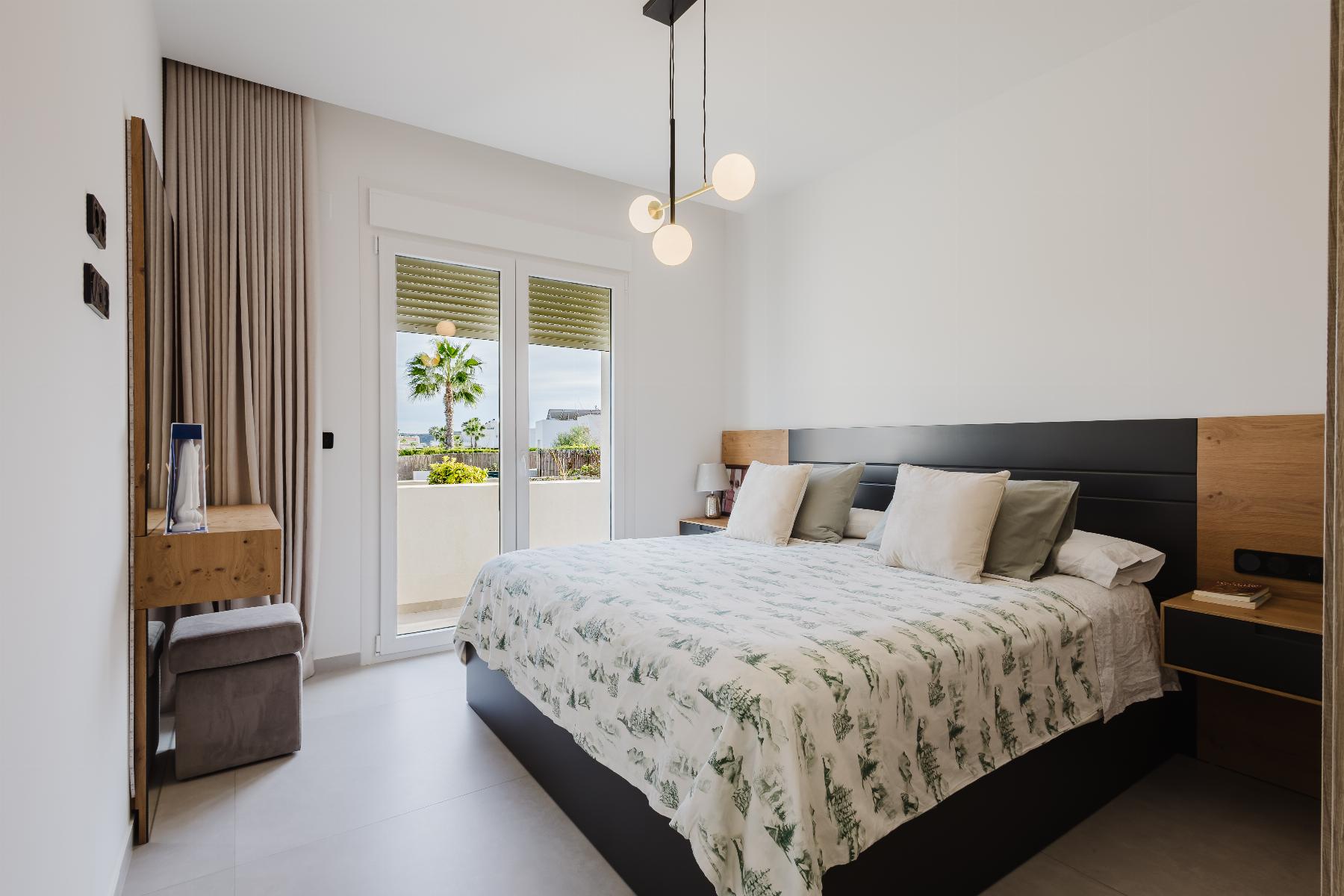 4-Bedroom Villa in Comunidad Valenciana, Algorfa - Image 16