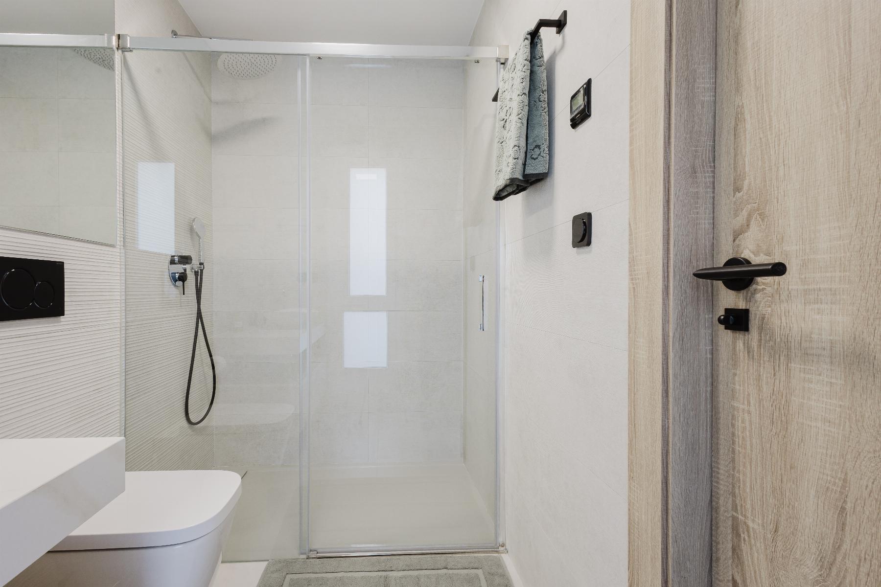 4-Bedroom Villa in Comunidad Valenciana, Algorfa - Image 28