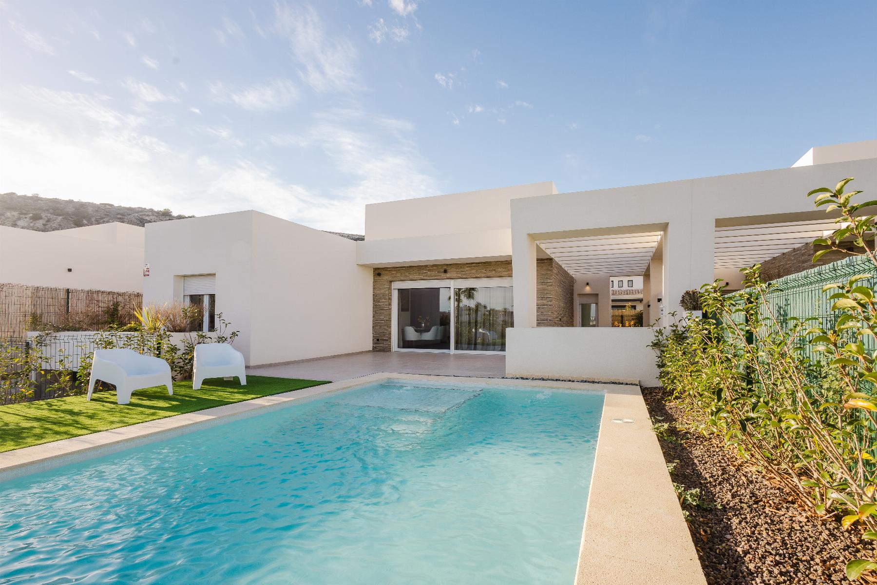 4-Bedroom Villa in Comunidad Valenciana, Algorfa - Image 3