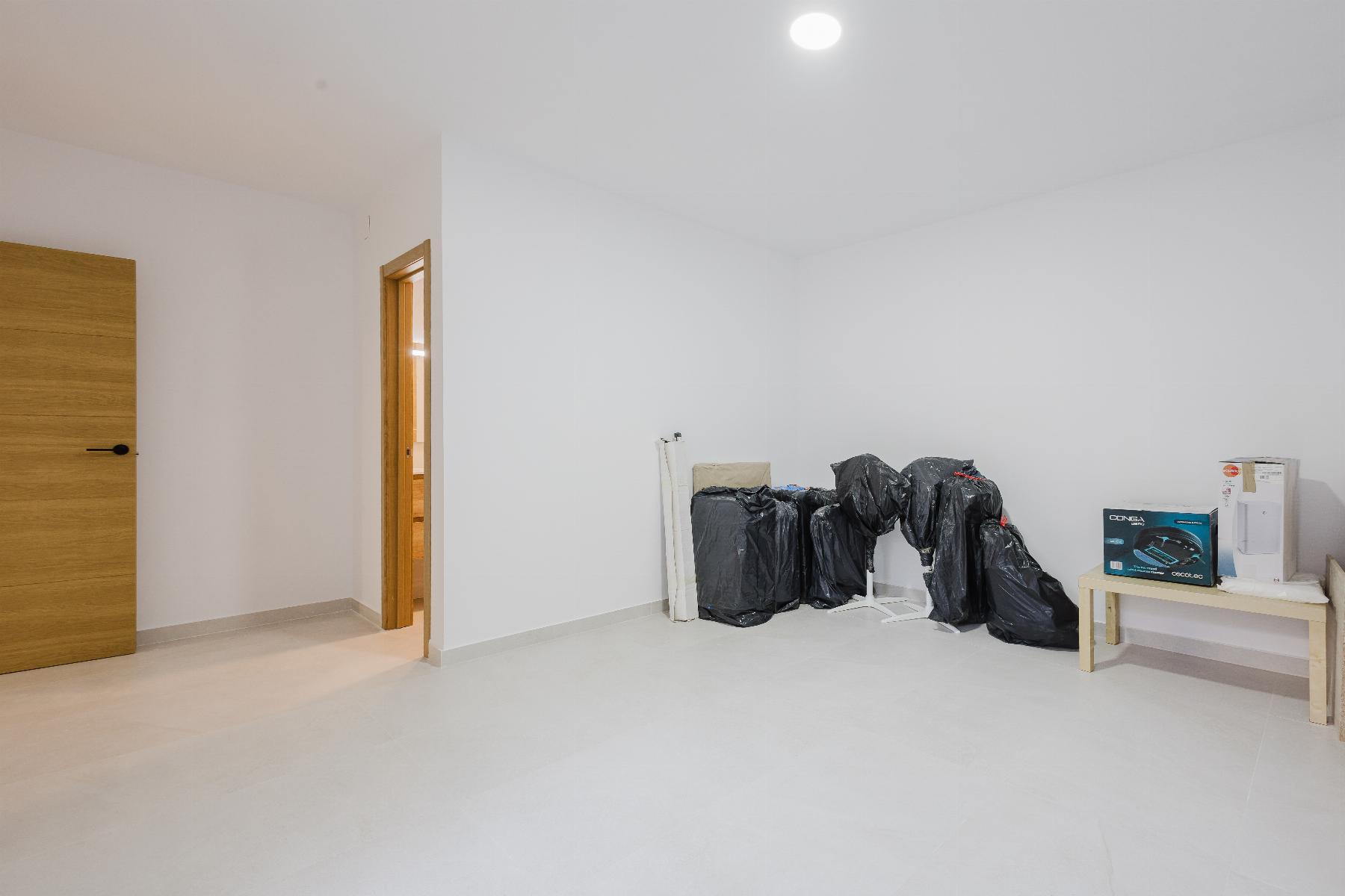 4-Bedroom Villa in Comunidad Valenciana, Algorfa - Image 30