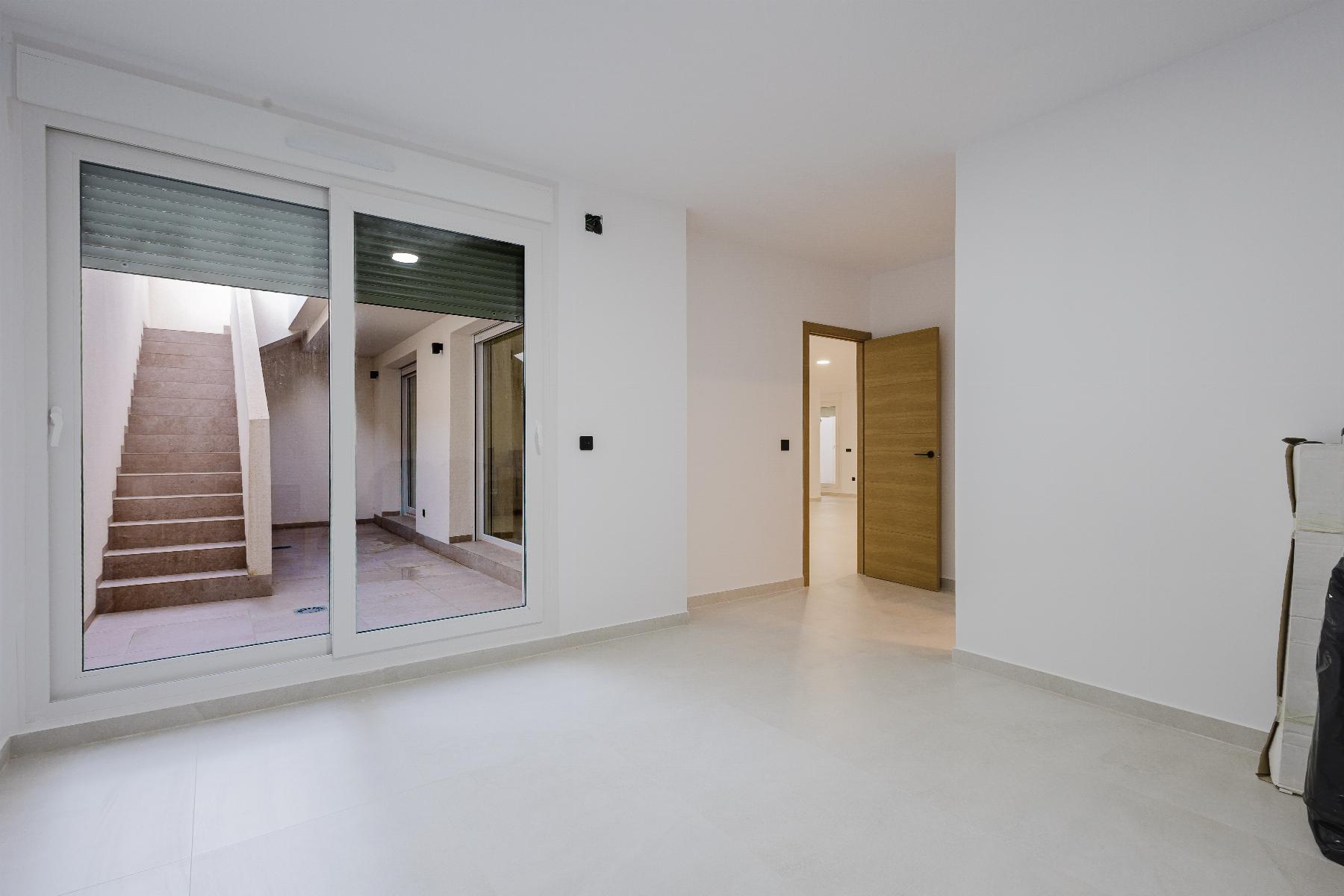 4-Bedroom Villa in Comunidad Valenciana, Algorfa - Image 33