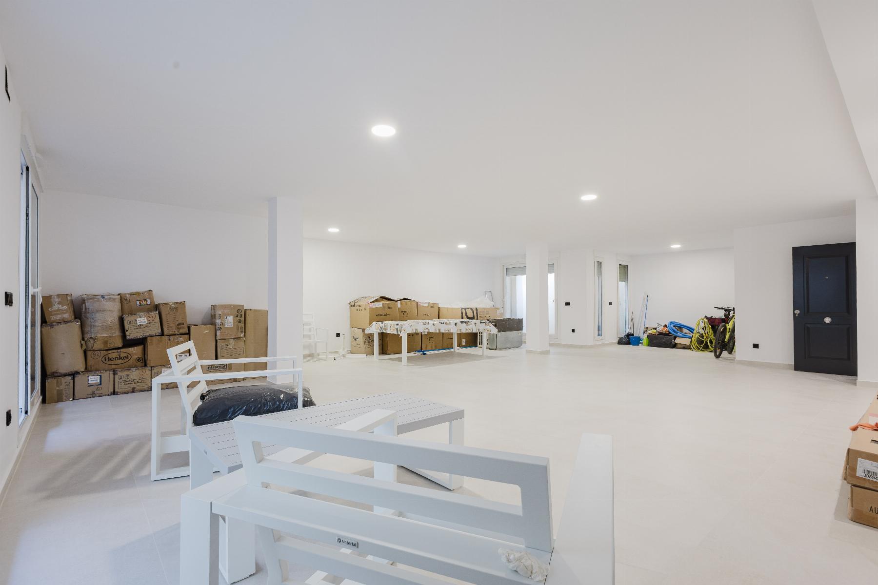 4-Bedroom Villa in Comunidad Valenciana, Algorfa - Image 34