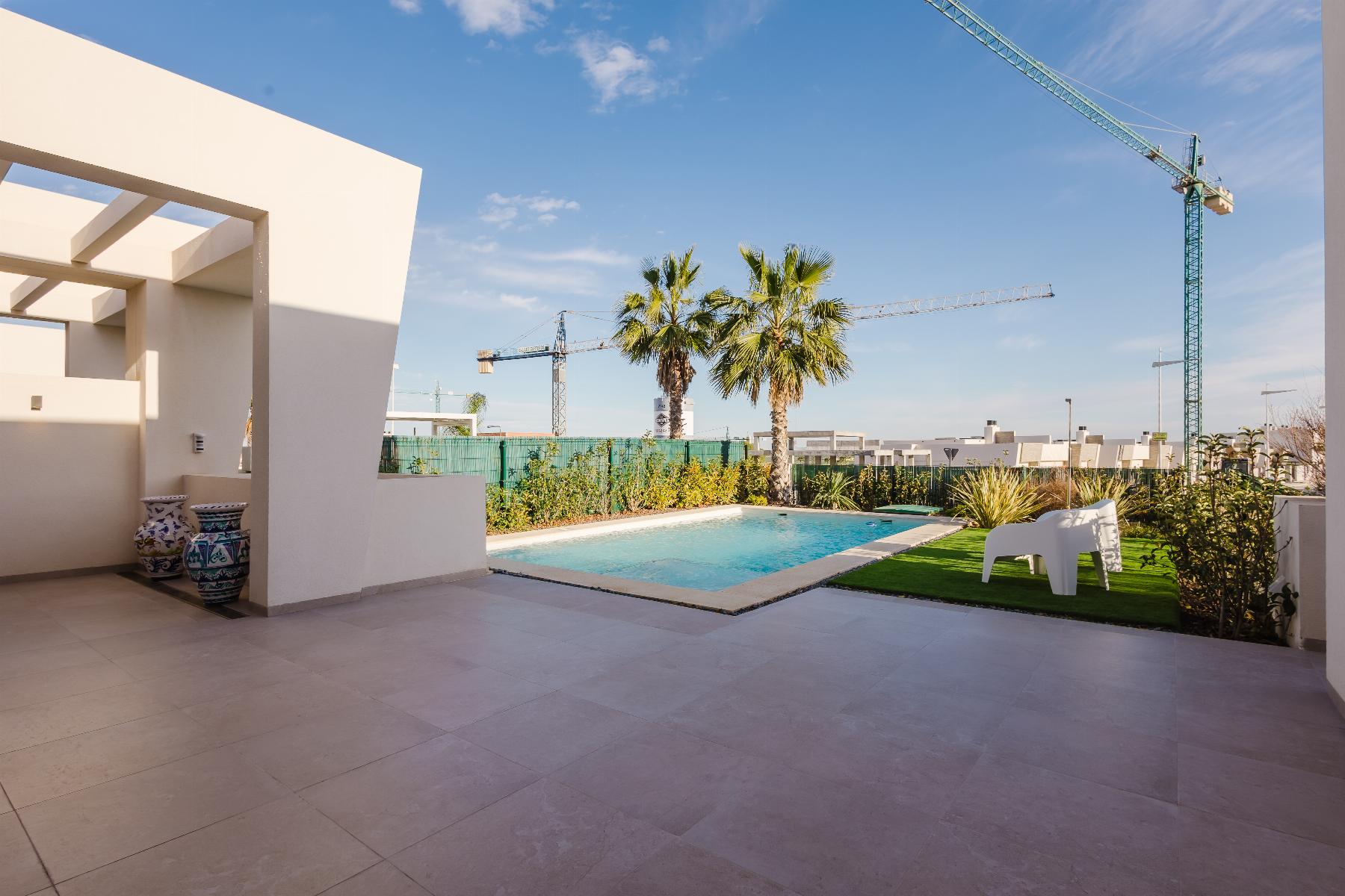 4-Bedroom Villa in Comunidad Valenciana, Algorfa - Image 4