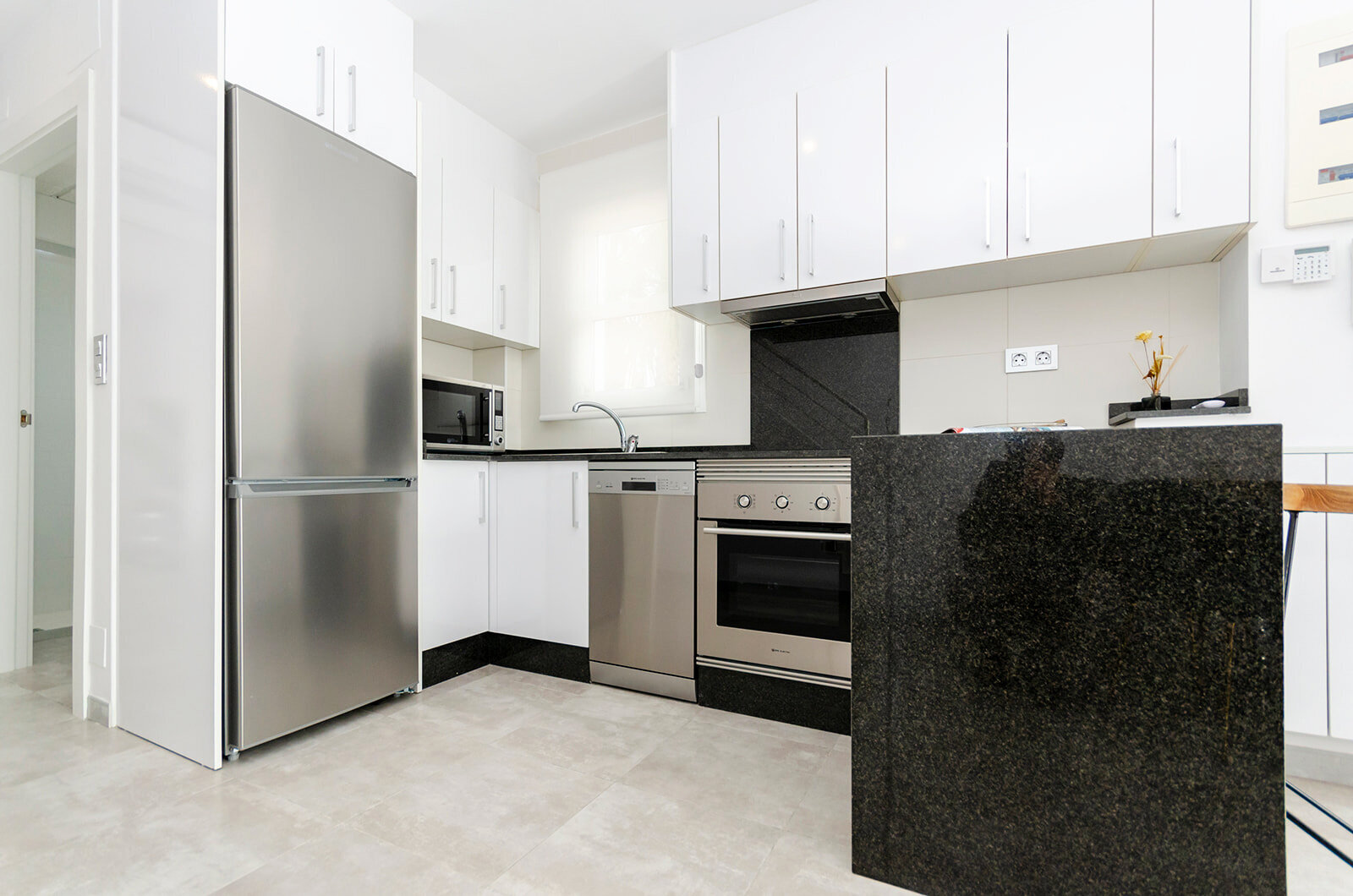 3-Bedroom Townhouse in Torrevieja - Image 11