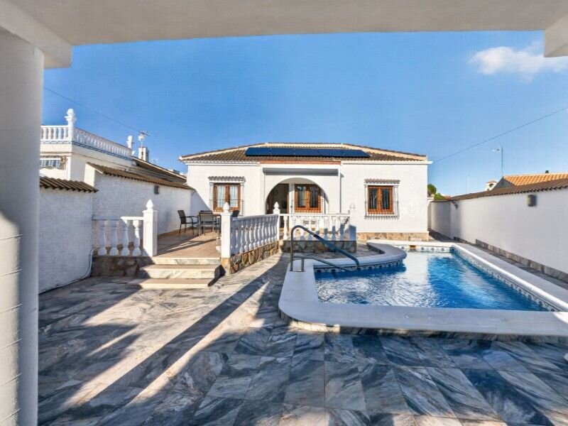 3-Bedroom Villa in La Siesta - El Salado - Torreta, Torrevieja - Image 2